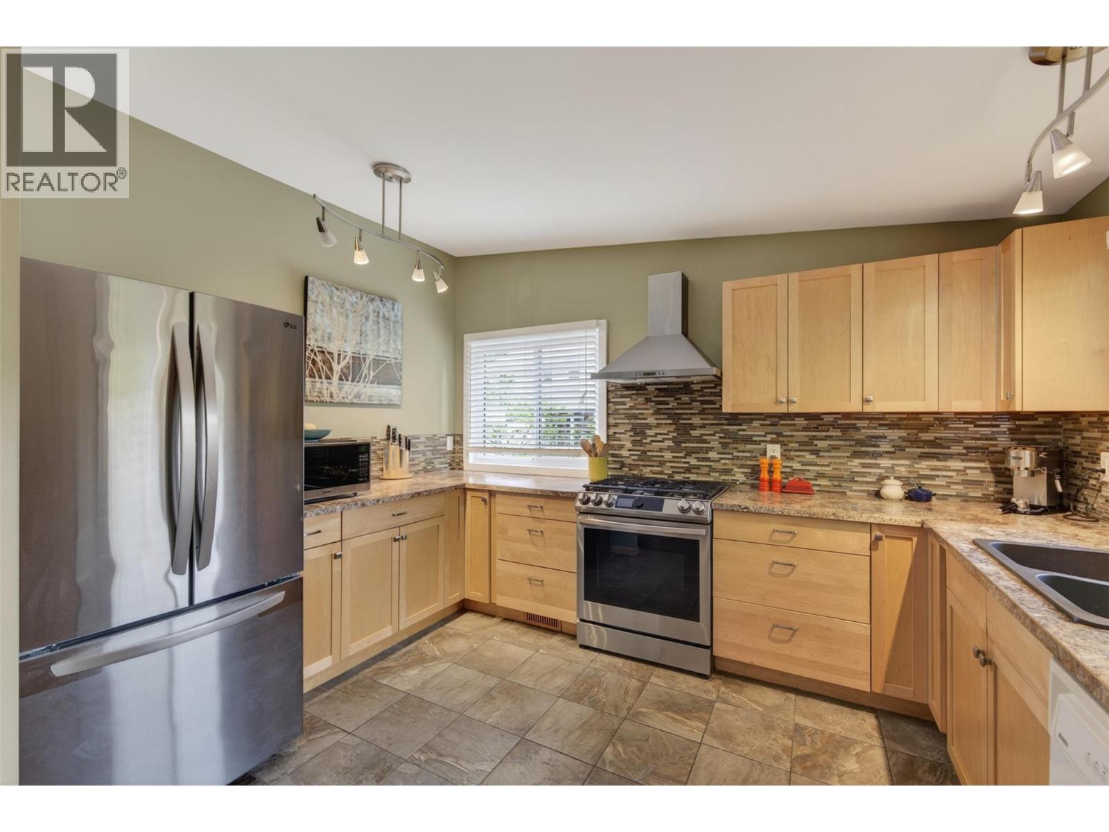 902 26th Street, Castlegar, British Columbia  V1N 3Z4 - Photo 10 - 10386845