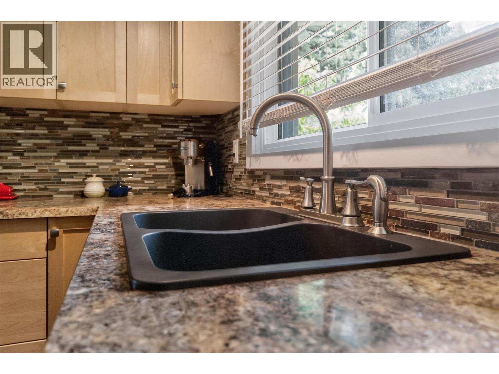 902 26th Street, Castlegar, British Columbia  V1N 3Z4 - Photo 12 - 10386845