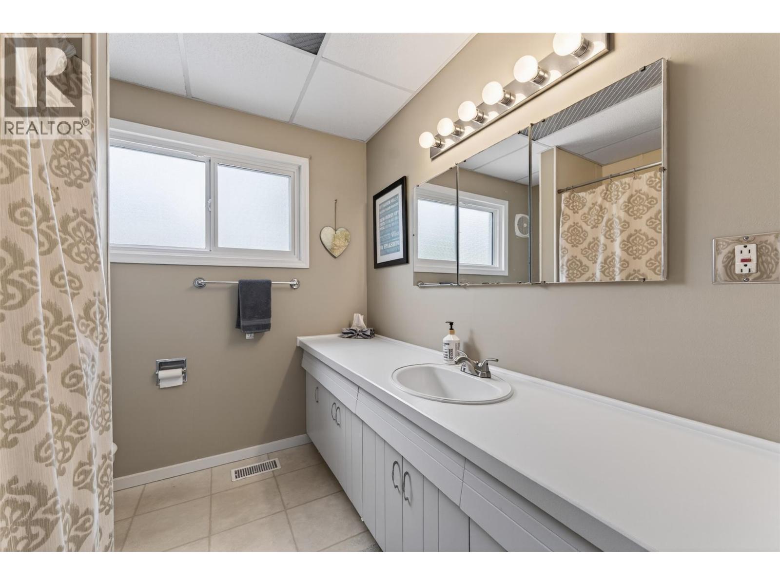 902 26th Street, Castlegar, British Columbia  V1N 3Z4 - Photo 18 - 10386845