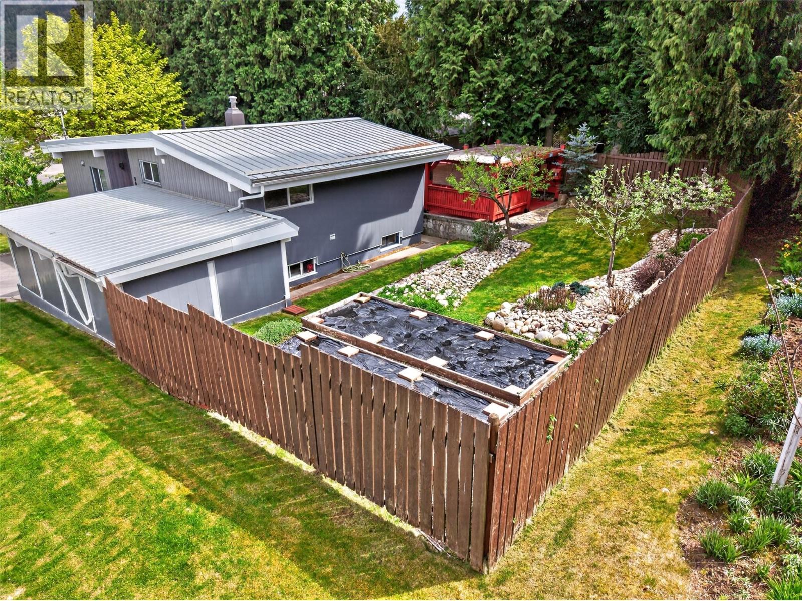902 26th Street, Castlegar, British Columbia  V1N 3Z4 - Photo 25 - 10386845