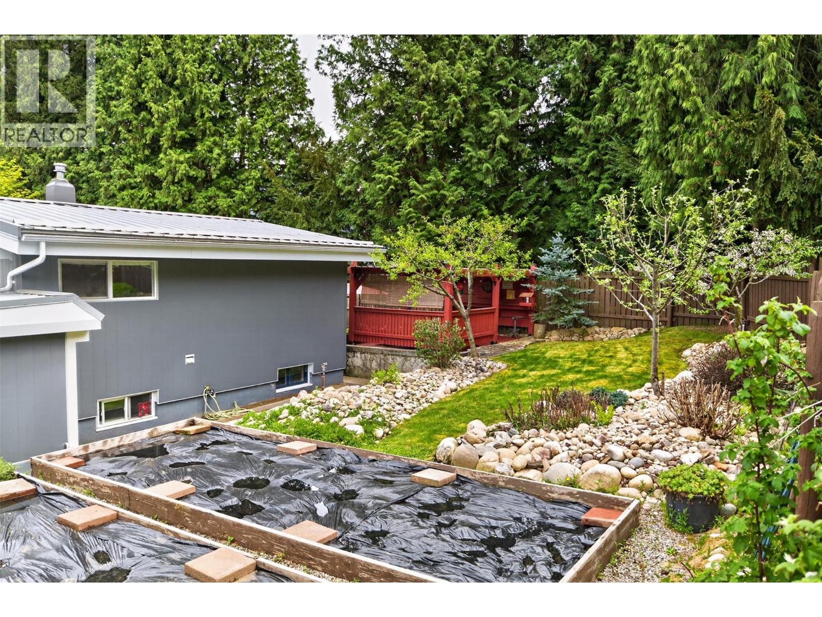 902 26th Street, Castlegar, British Columbia  V1N 3Z4 - Photo 44 - 10386845