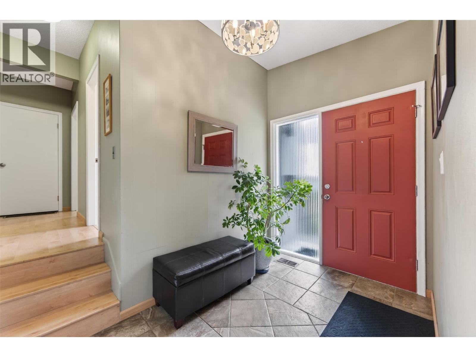902 26th Street, Castlegar, British Columbia  V1N 3Z4 - Photo 5 - 10386845