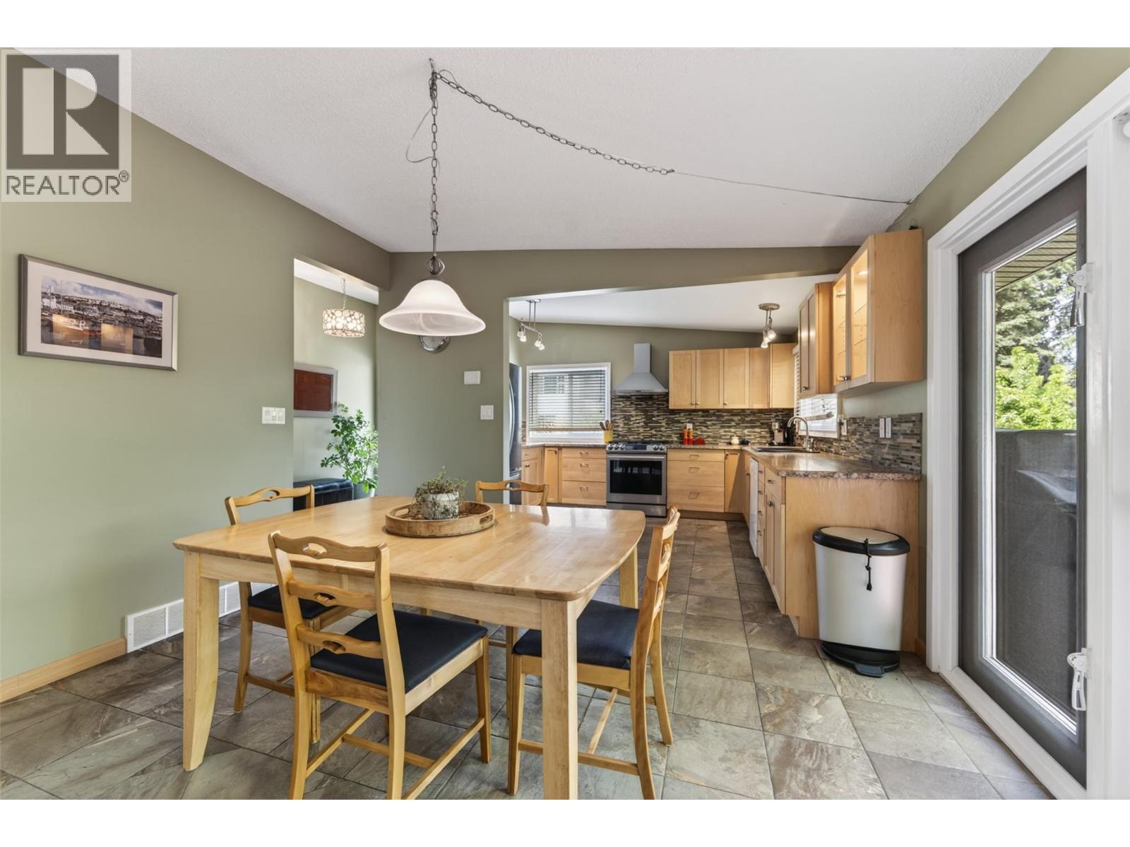 902 26th Street, Castlegar, British Columbia  V1N 3Z4 - Photo 7 - 10386845