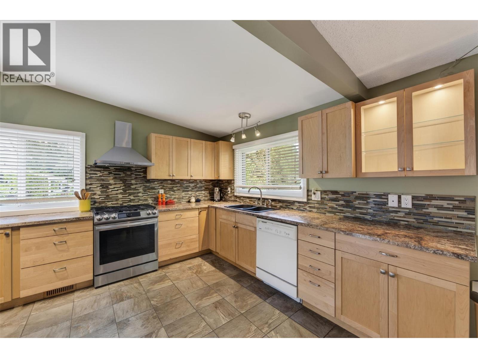 902 26th Street, Castlegar, British Columbia  V1N 3Z4 - Photo 8 - 10386845