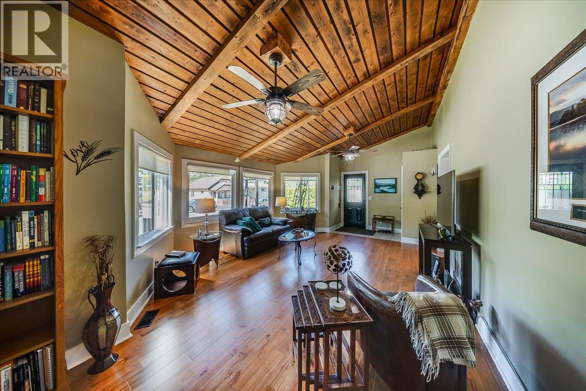 1443 Columbia Avenue, Trail, British Columbia  V1R 1J7 - Photo 8 - 10386815