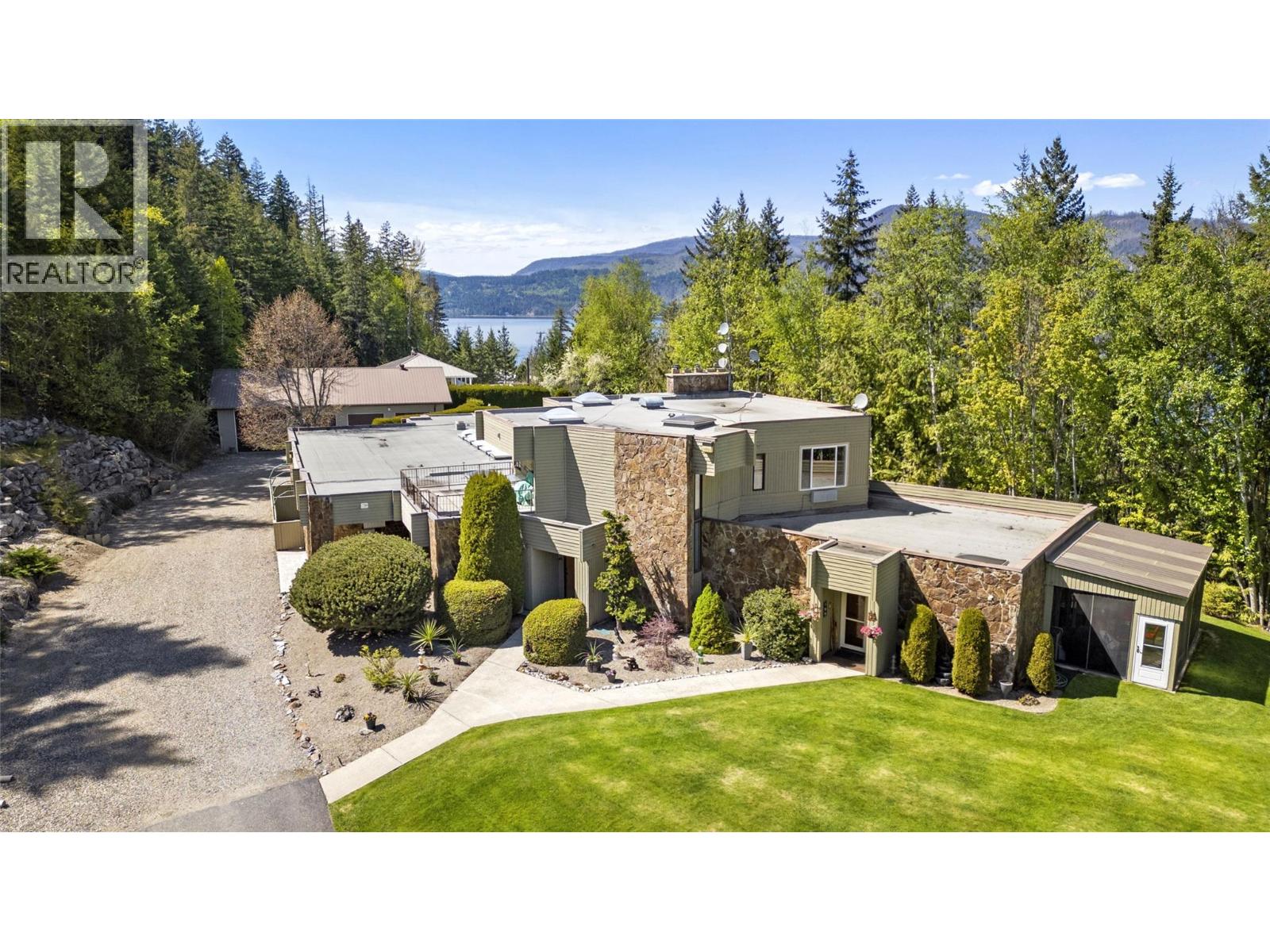 2924 Eagle Bay Road Unit# 1 To 5, Blind Bay, British Columbia  V0E 1H1 - Photo 4 - 10386825