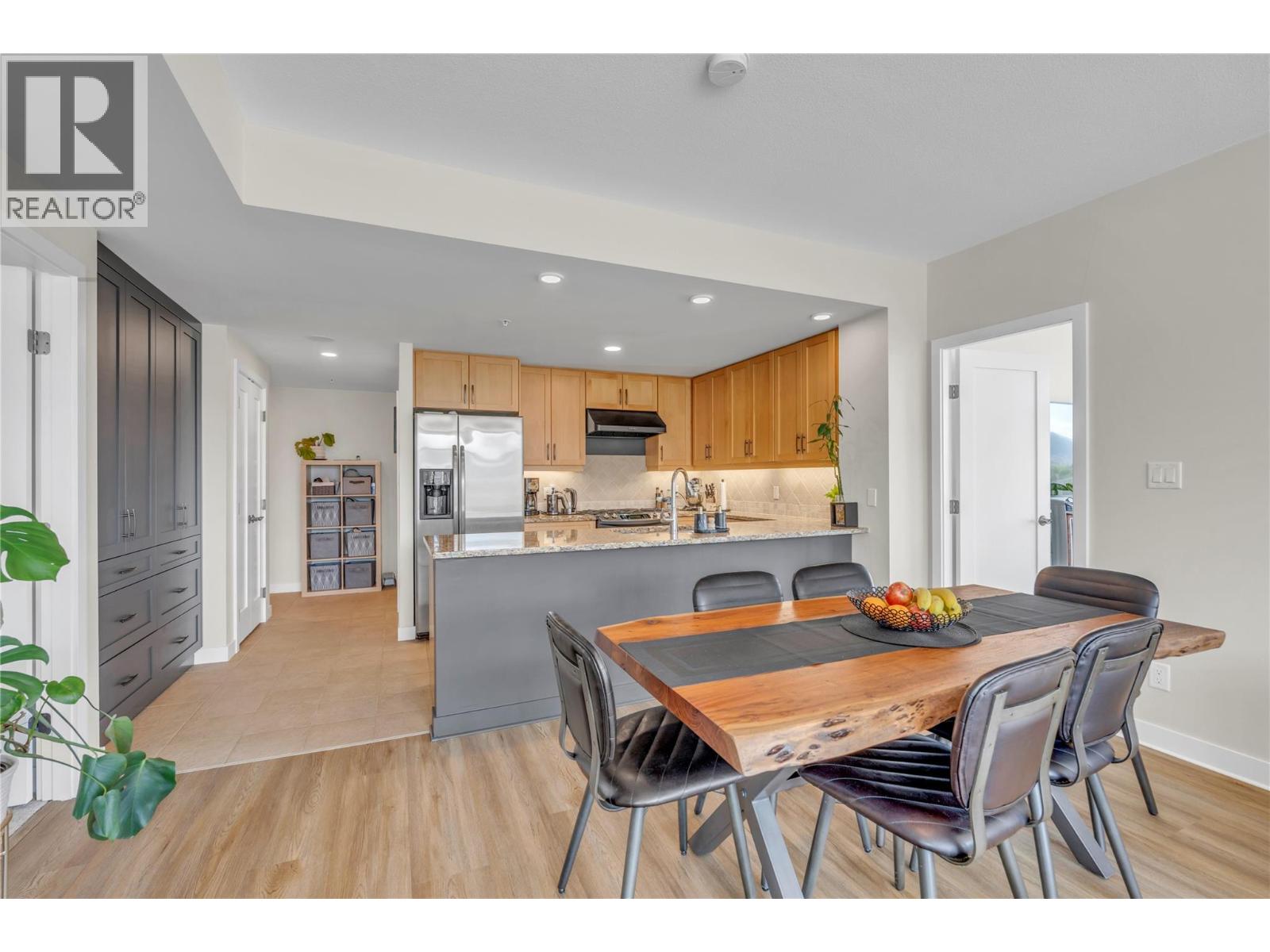 160 Lakeshore Drive Unit# 1006, Penticton, British Columbia  V2A 9C2 - Photo 3 - 10386083