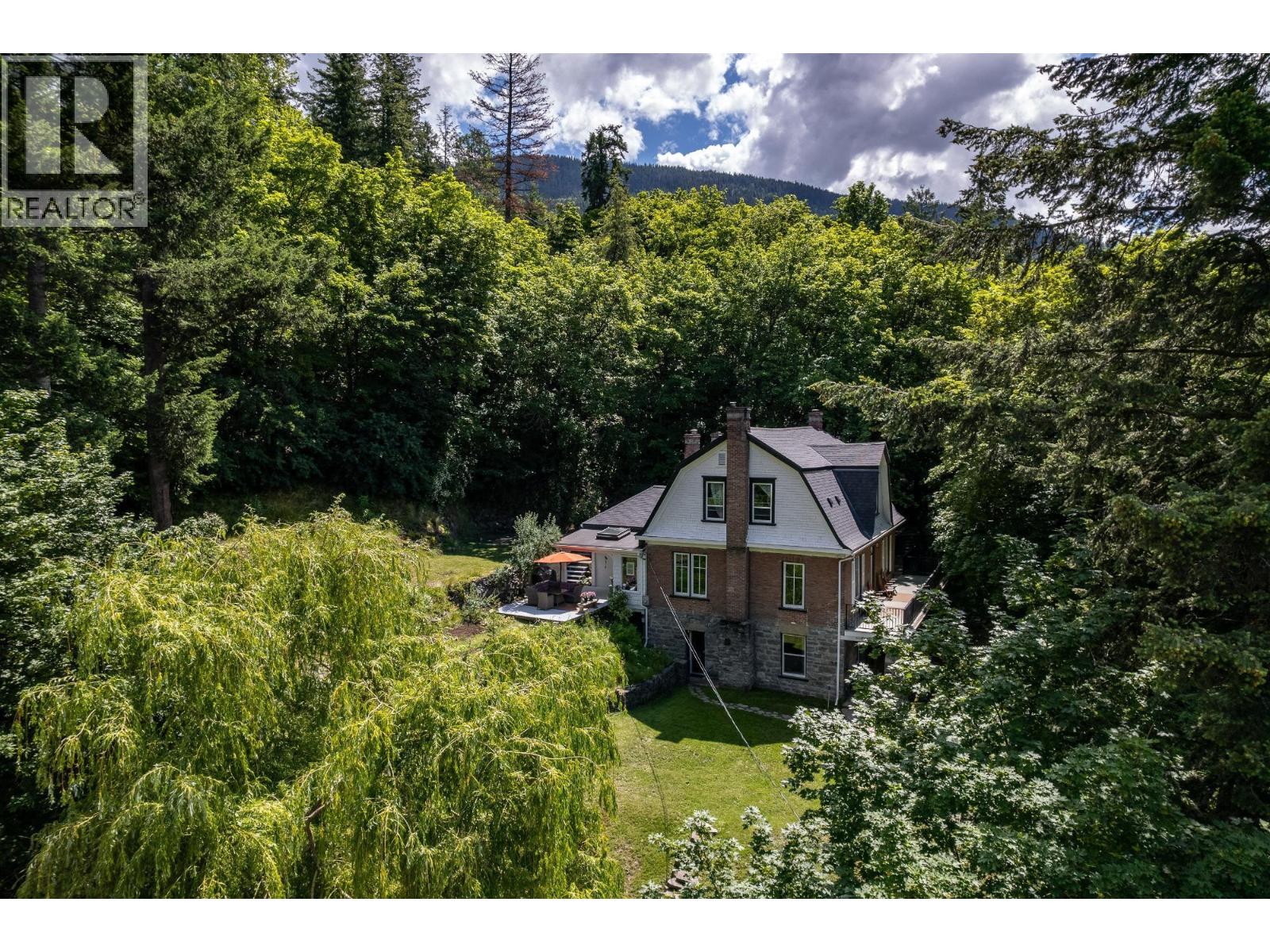 519 Cedar Street, Nelson, British Columbia  V1L 2C2 - Photo 9 - 10382087