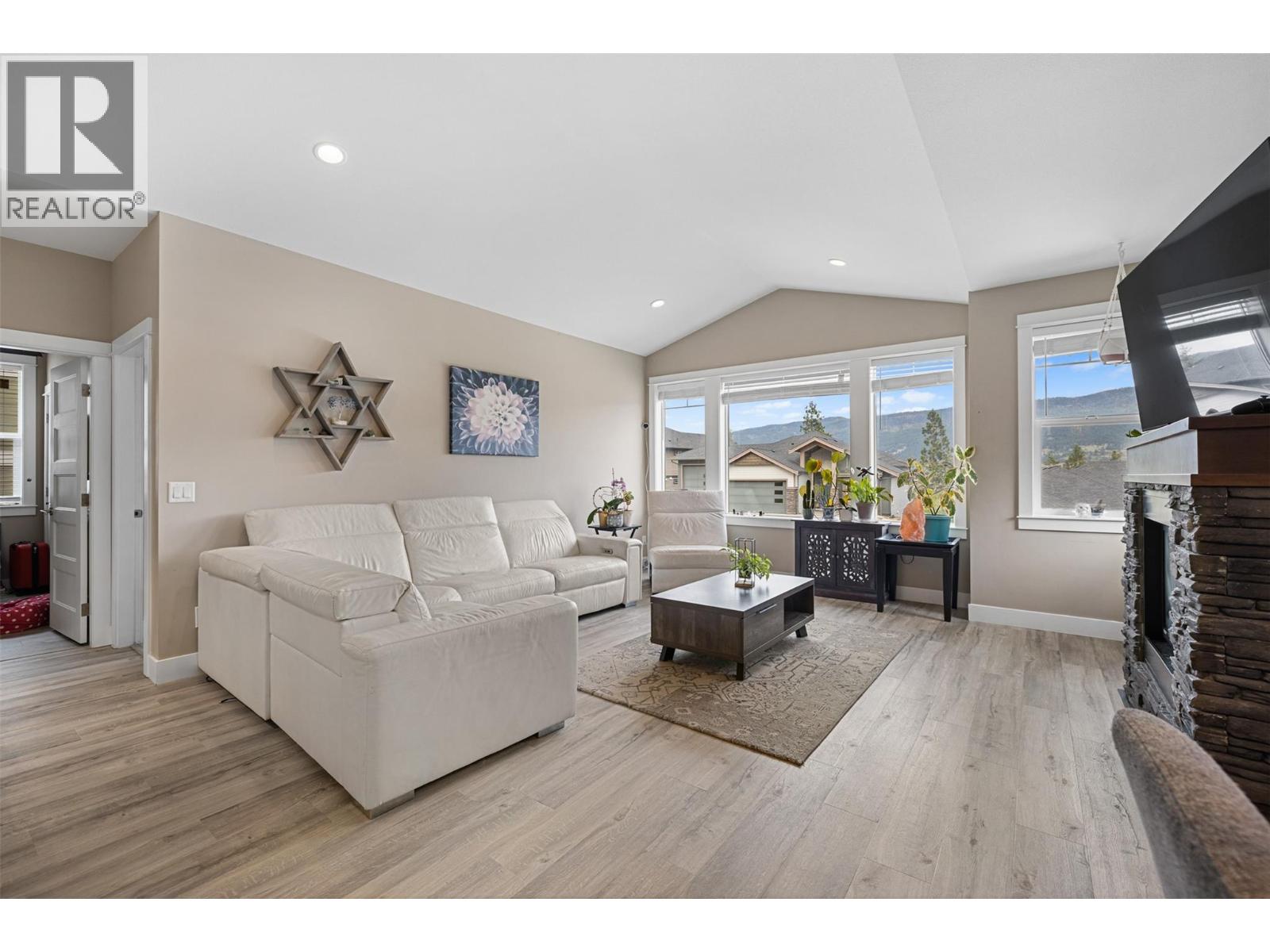 13272 Shoreline Drive, Lake Country, British Columbia  V4V 2T2 - Photo 3 - 10386393
