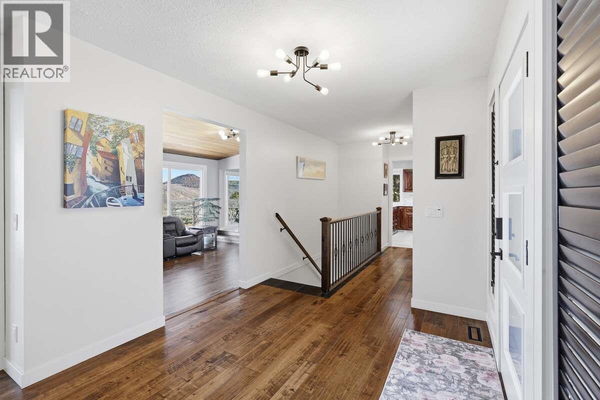 420 Gleneagles Drive, Kamloops, British Columbia  V2E 1Z4 - Photo 3 - 10387013