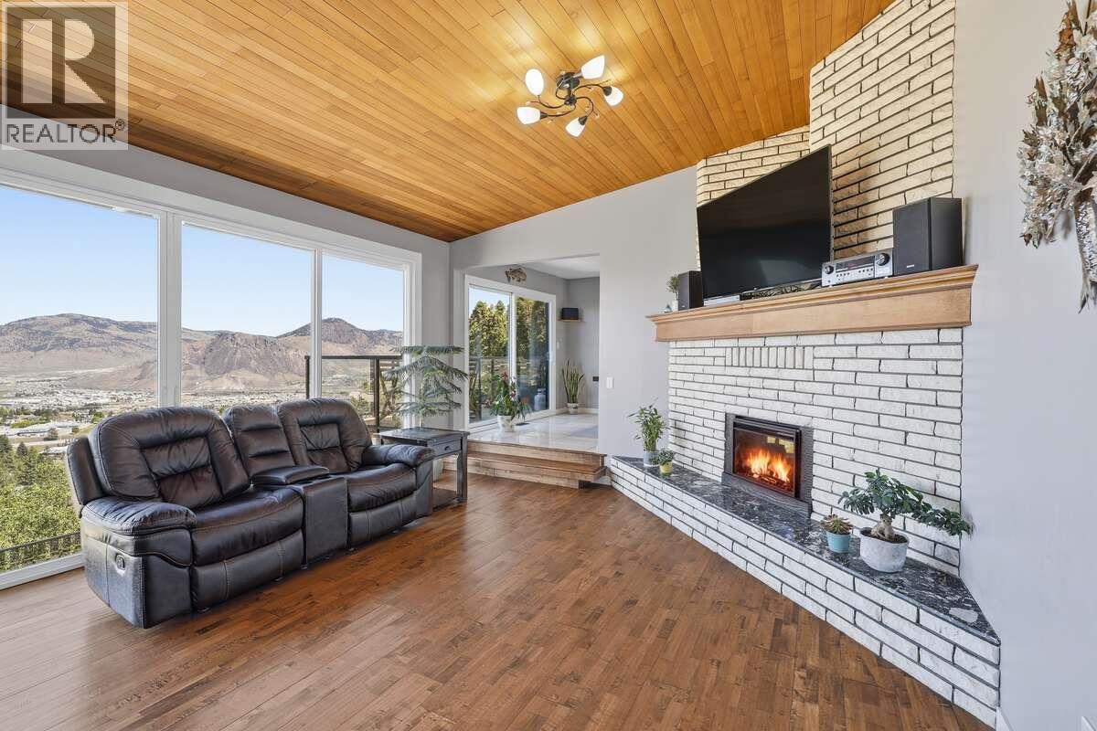420 Gleneagles Drive, Kamloops, British Columbia  V2E 1Z4 - Photo 4 - 10387013