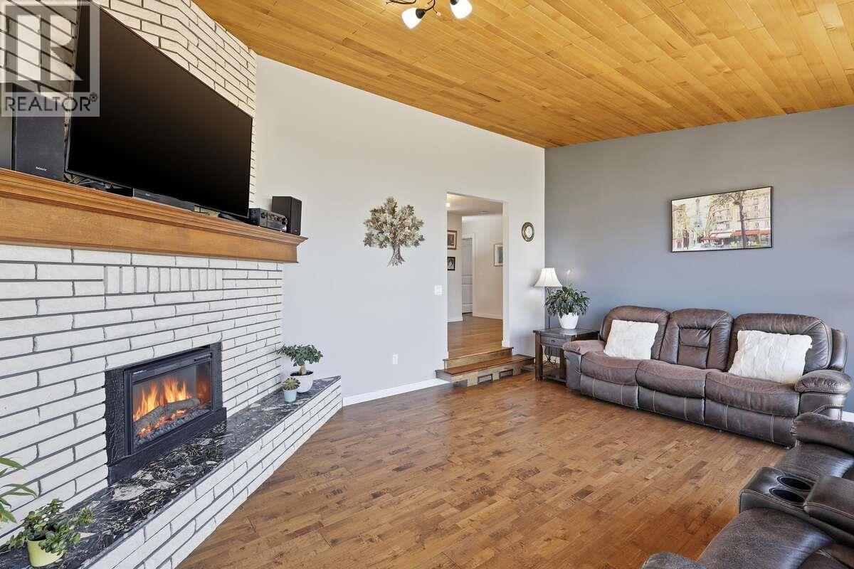 420 Gleneagles Drive, Kamloops, British Columbia  V2E 1Z4 - Photo 6 - 10387013