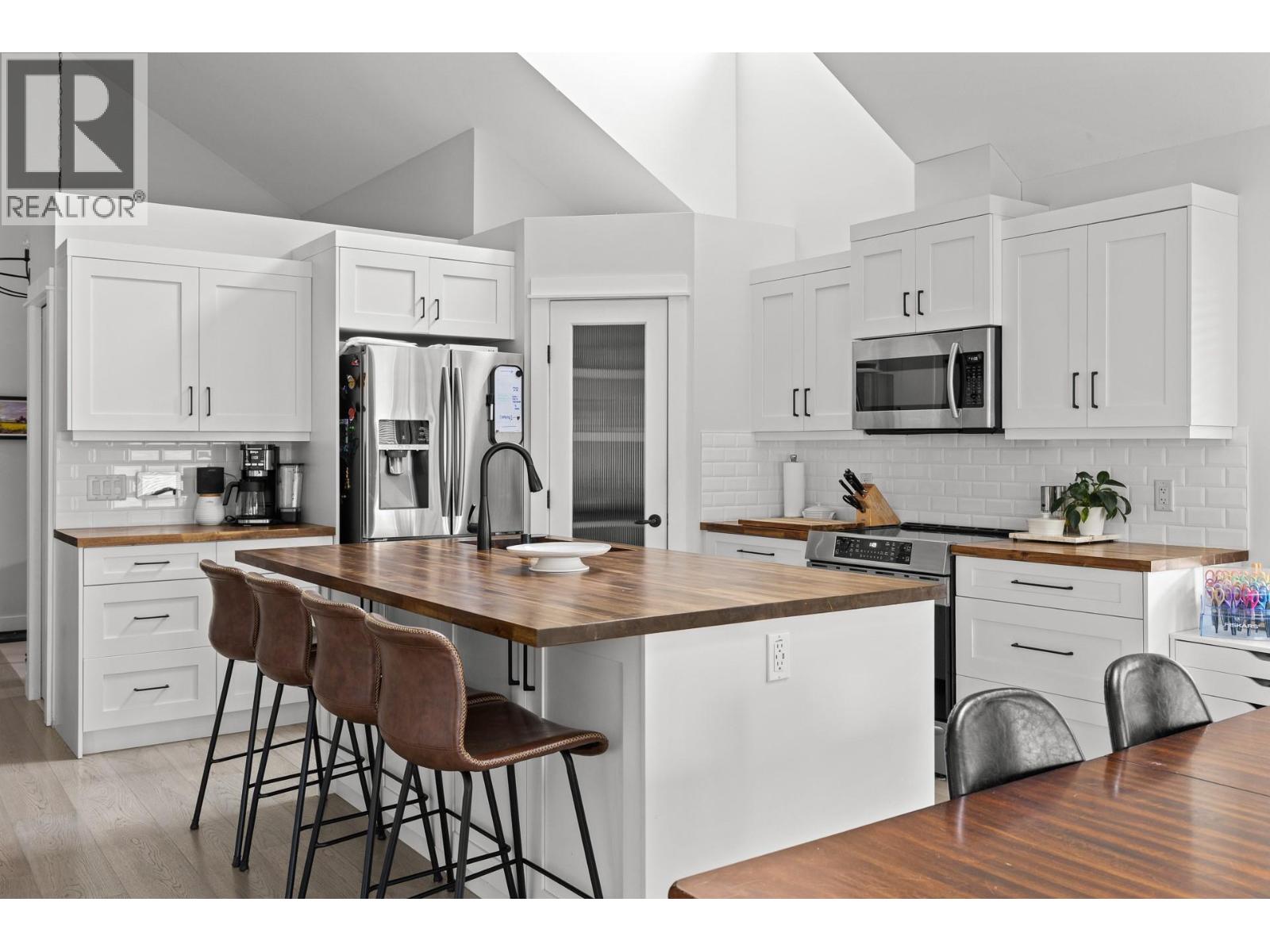 2079 Shelby Crescent, West Kelowna, British Columbia  V4T 3A9 - Photo 4 - 10387016