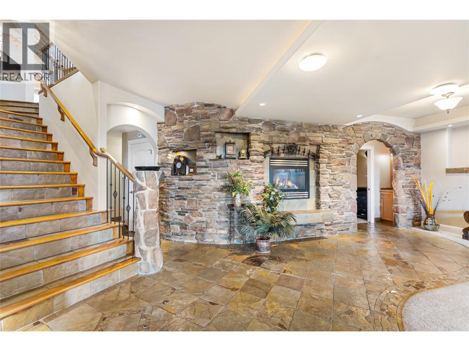 1778 Vineyard Drive, Kelowna, British Columbia  V4T 2W7 - Photo 4 - 10386585