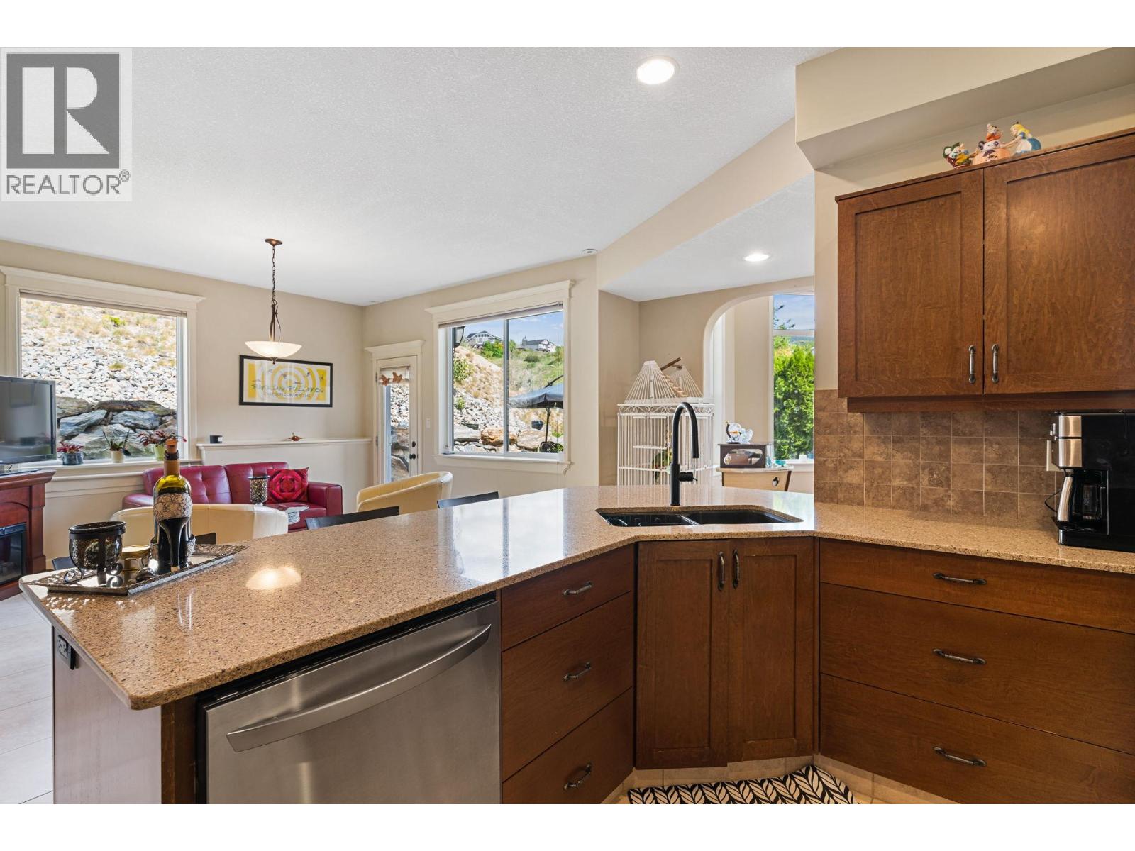 1011 Foothills Court, Vernon, British Columbia  V1B 3Z5 - Photo 12 - 10387000