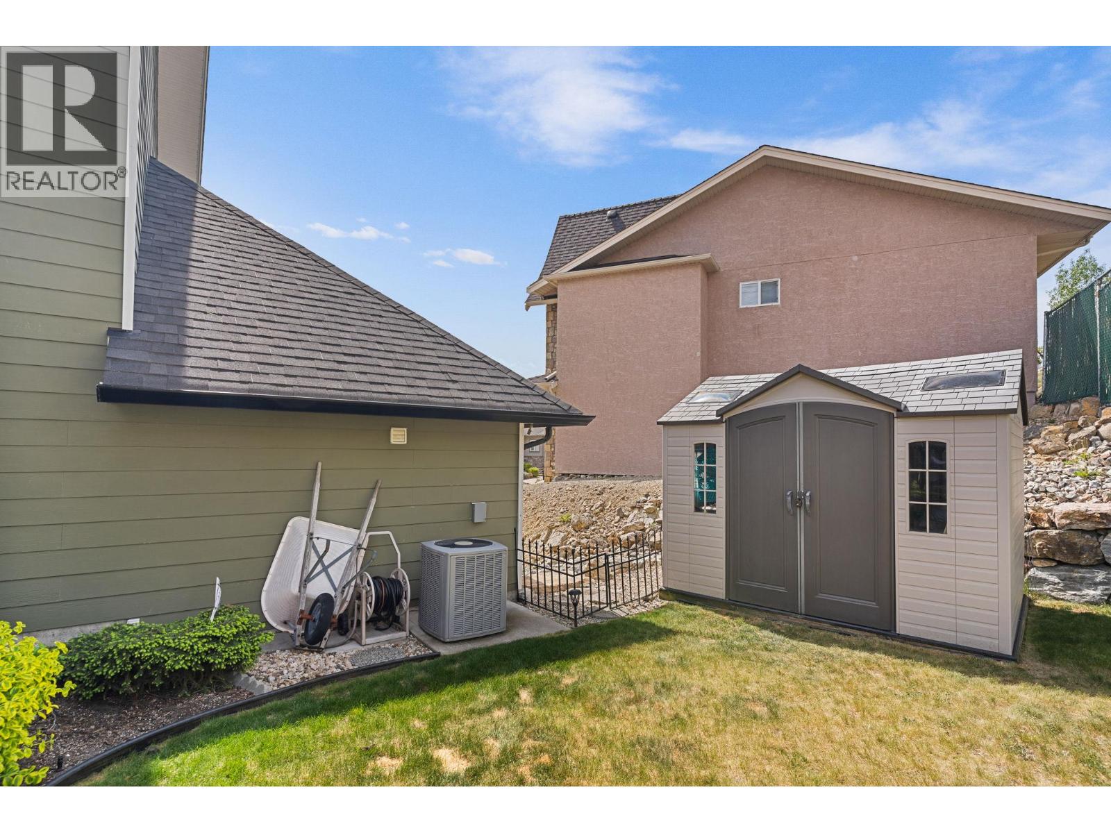 1011 Foothills Court, Vernon, British Columbia  V1B 3Z5 - Photo 46 - 10387000