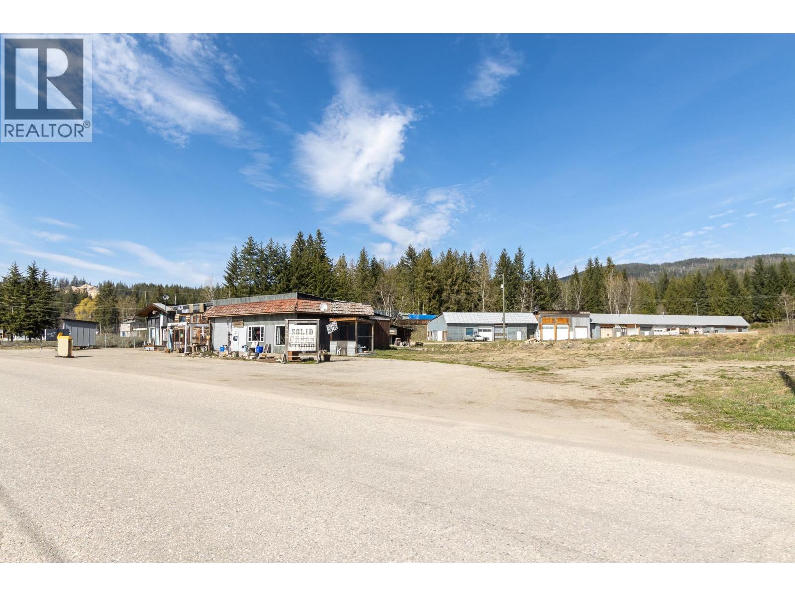 5755 Mellor Frontage Road, Salmon Arm, British Columbia  V1E 2R1 - Photo 3 - 10386715