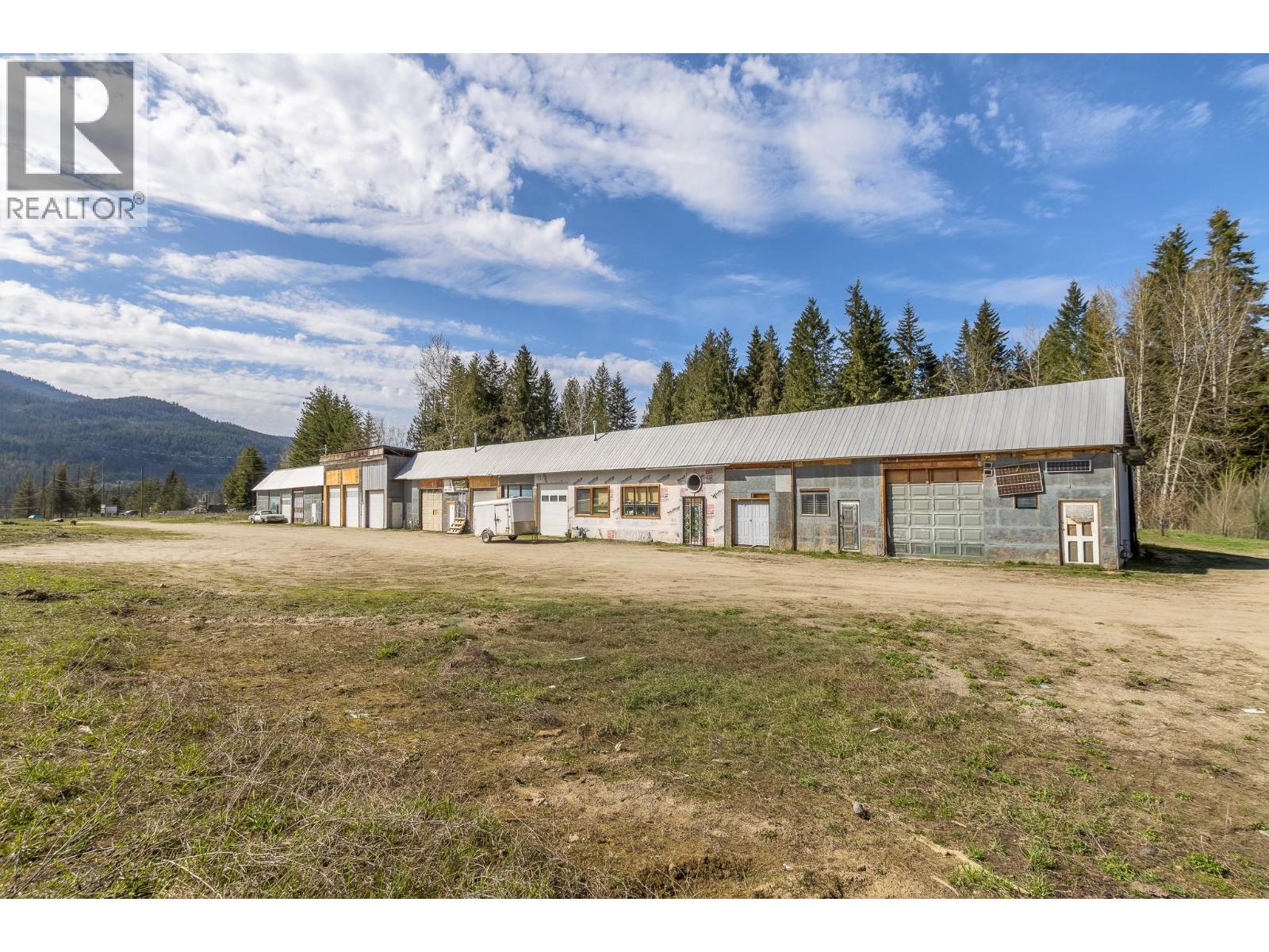 5755 Mellor Frontage Road, Salmon Arm, British Columbia  V1E 2R1 - Photo 8 - 10386715