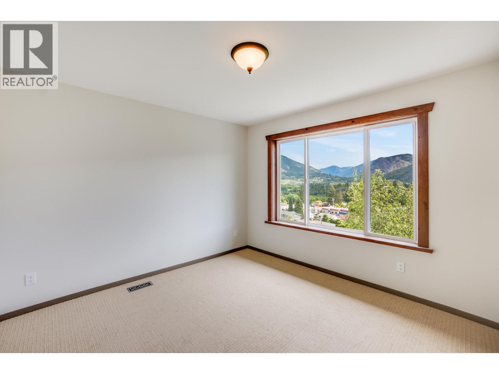 1533 Woodland Drive, Castlegar, British Columbia  V1N 4J4 - Photo 24 - 10386824