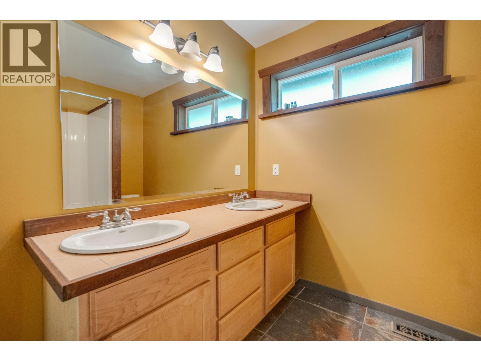 1533 Woodland Drive, Castlegar, British Columbia  V1N 4J4 - Photo 26 - 10386824