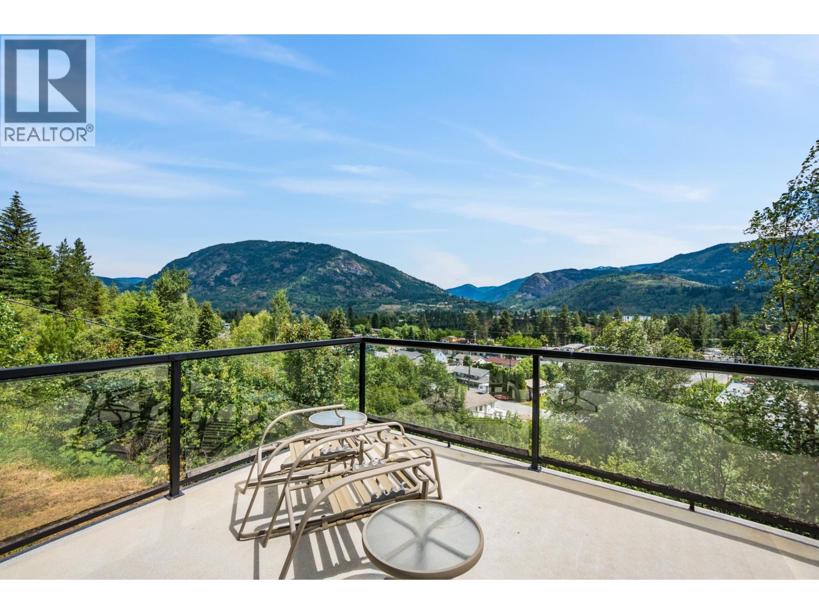 1533 Woodland Drive, Castlegar, British Columbia  V1N 4J4 - Photo 4 - 10386824