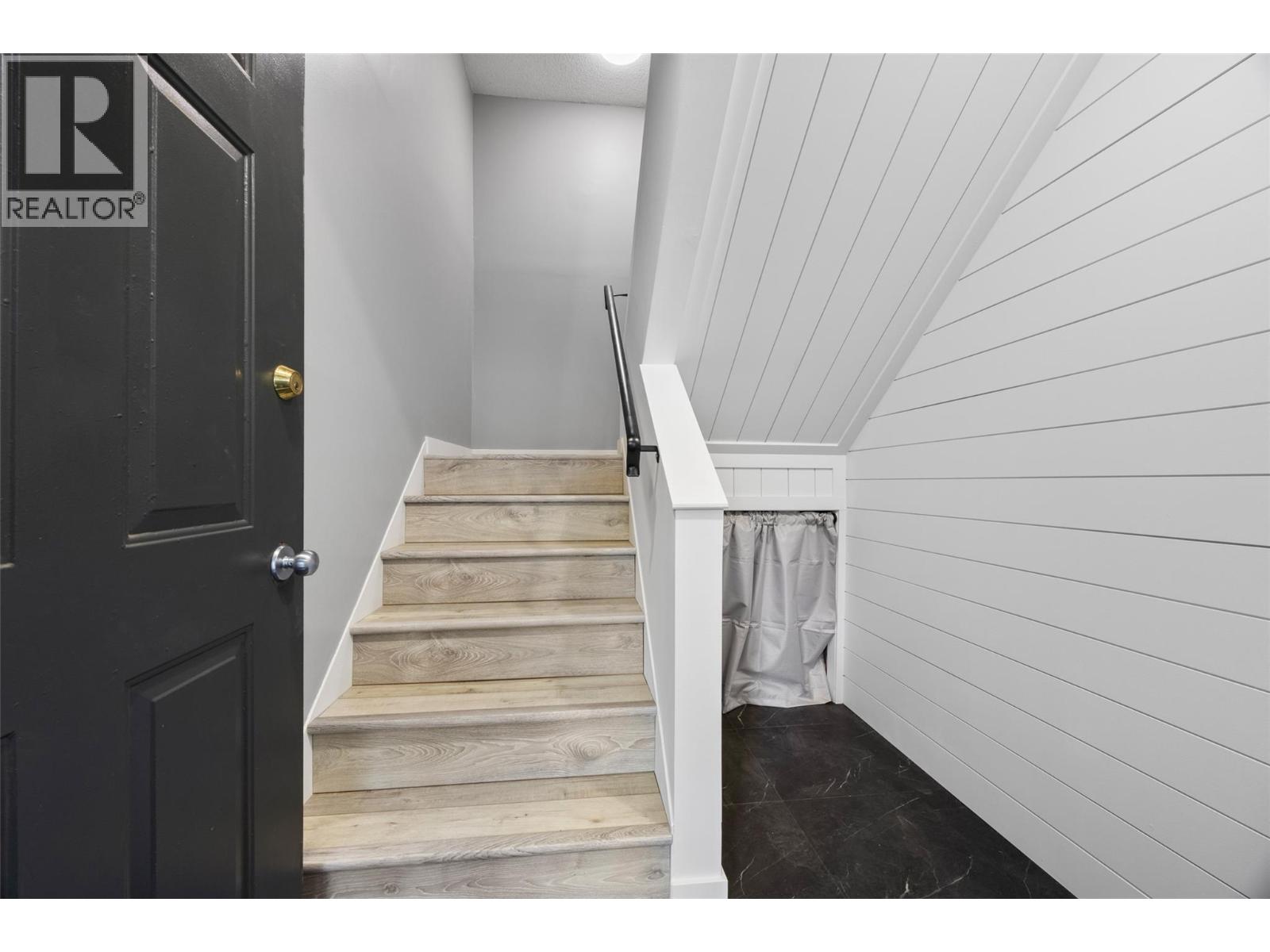 1221 Hugh Allan Drive Unit# 2, Kamloops, British Columbia  V1S 1M7 - Photo 3 - 10387020