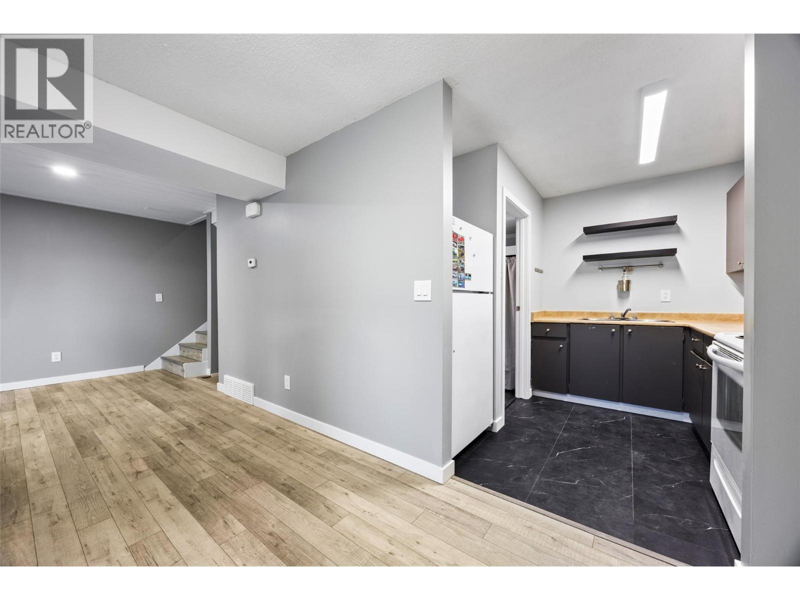 1221 Hugh Allan Drive Unit# 2, Kamloops, British Columbia  V1S 1M7 - Photo 8 - 10387020