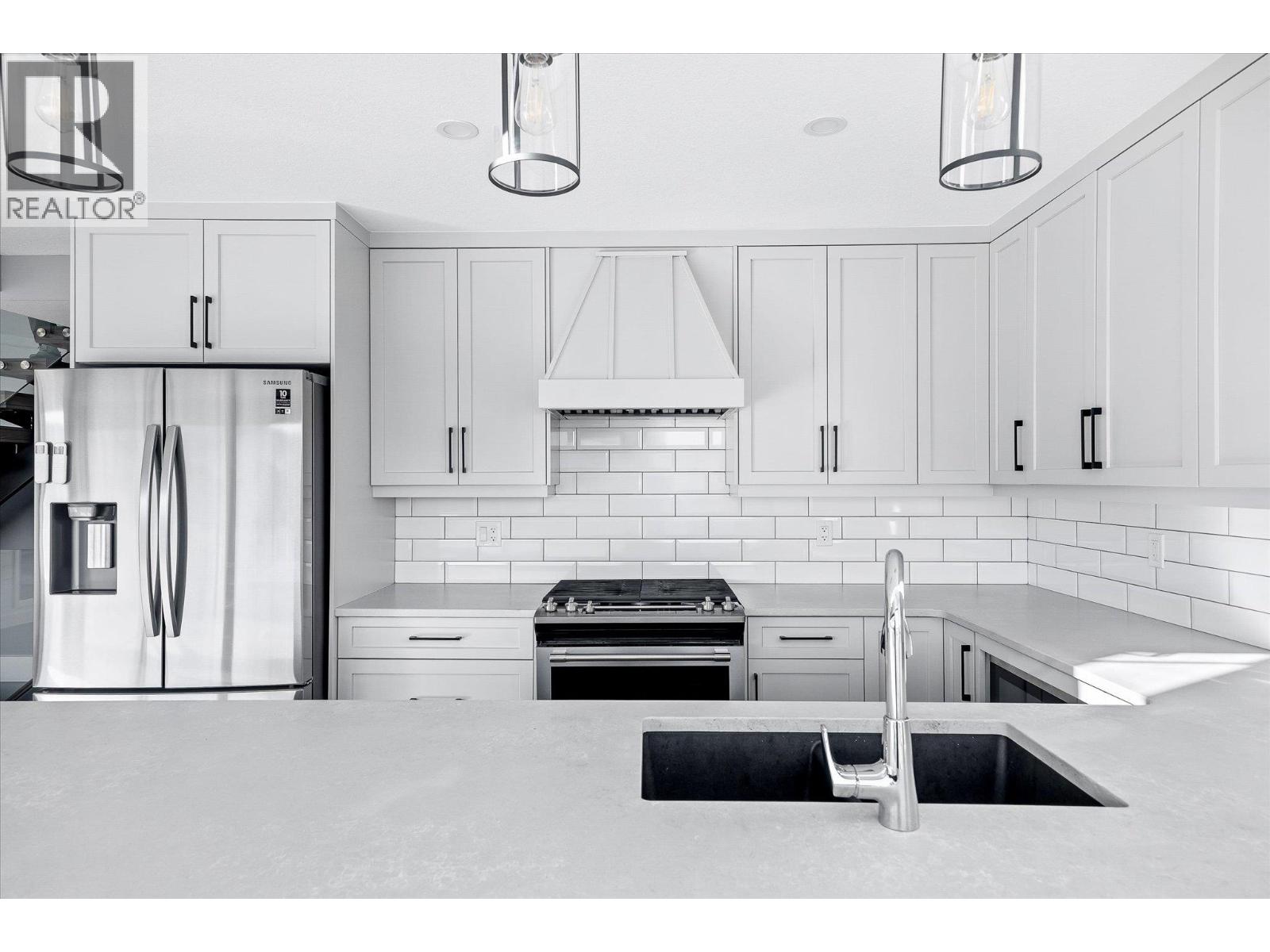 6842 Madrid Way, Kelowna, British Columbia  V1Z 3R8 - Photo 10 - 10386935
