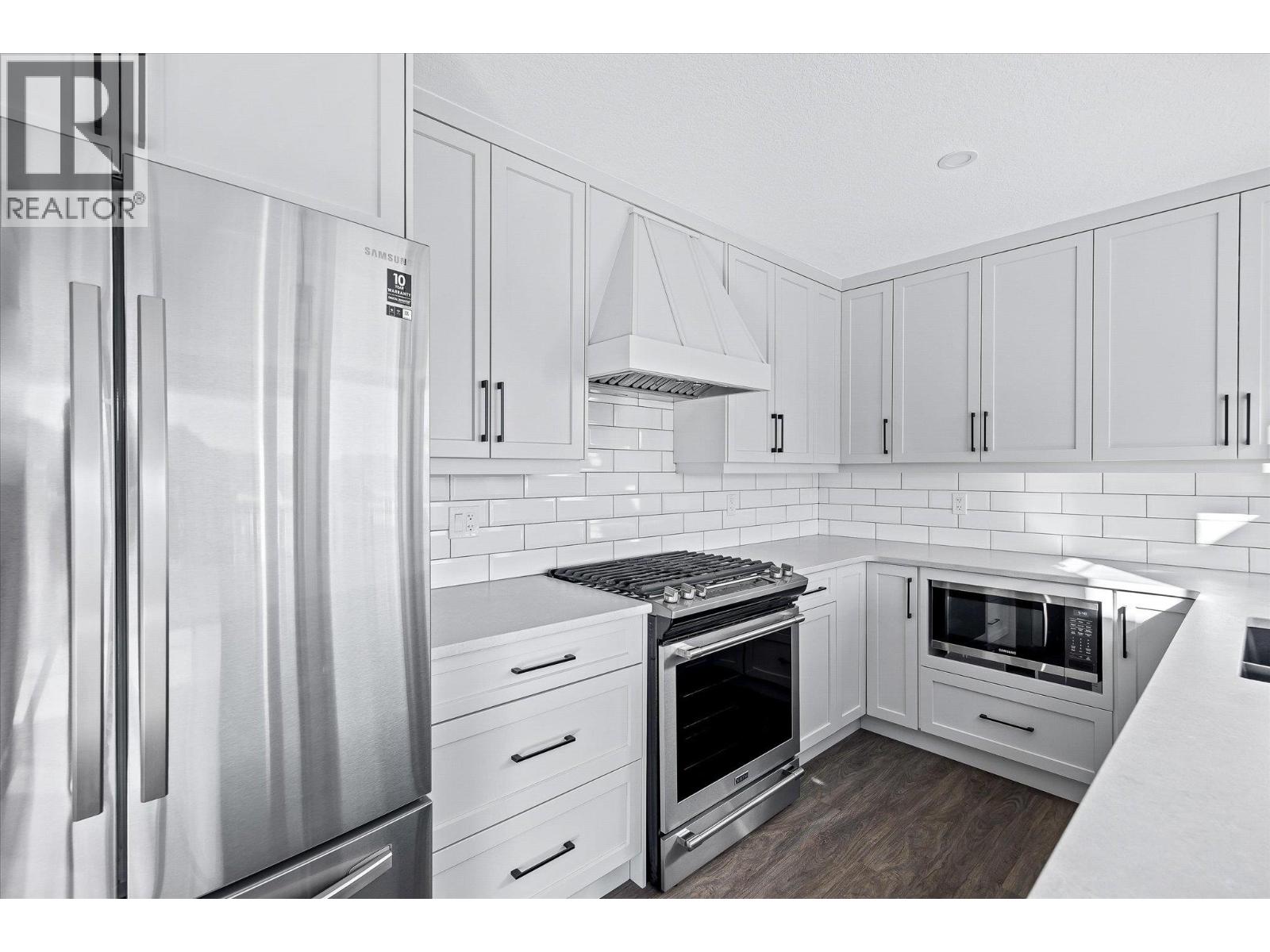 6842 Madrid Way, Kelowna, British Columbia  V1Z 3R8 - Photo 11 - 10386935