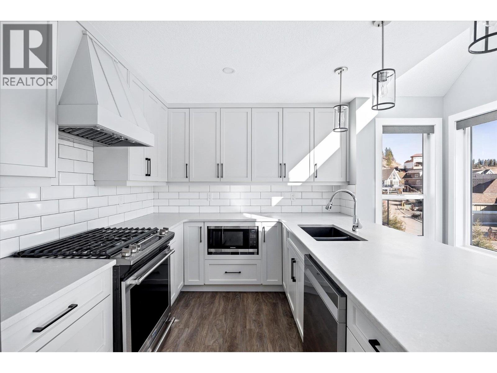 6842 Madrid Way, Kelowna, British Columbia  V1Z 3R8 - Photo 12 - 10386935