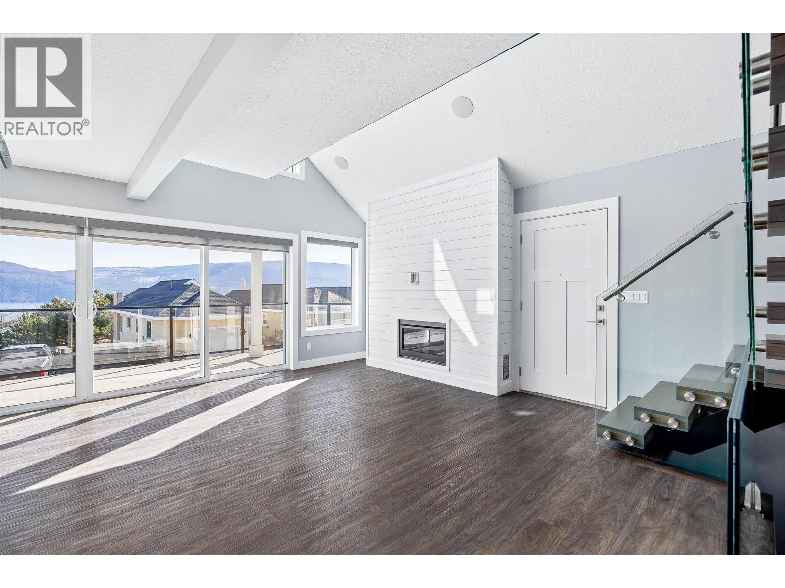 6842 Madrid Way, Kelowna, British Columbia  V1Z 3R8 - Photo 3 - 10386935
