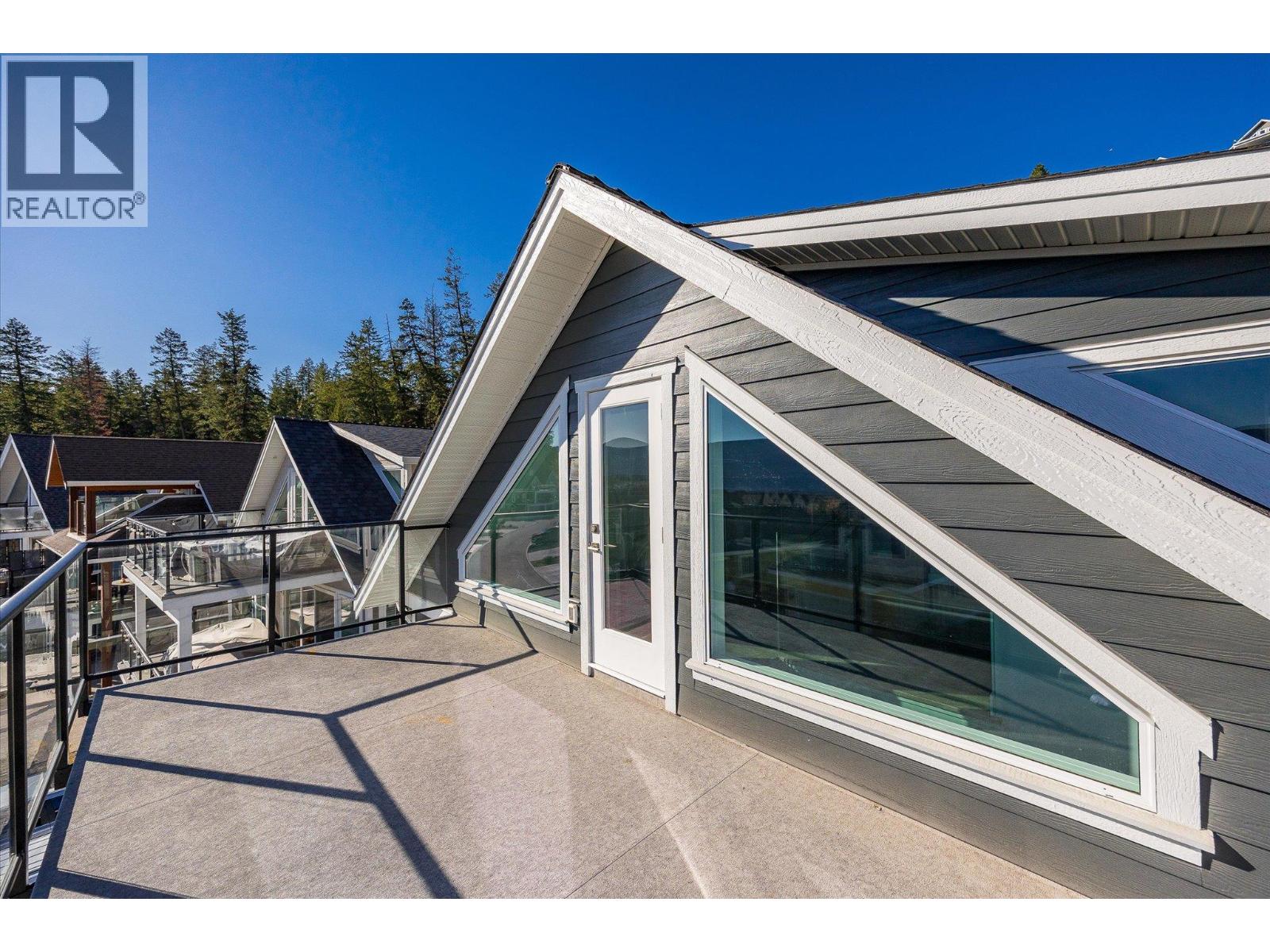 6842 Madrid Way, Kelowna, British Columbia  V1Z 3R8 - Photo 32 - 10386935