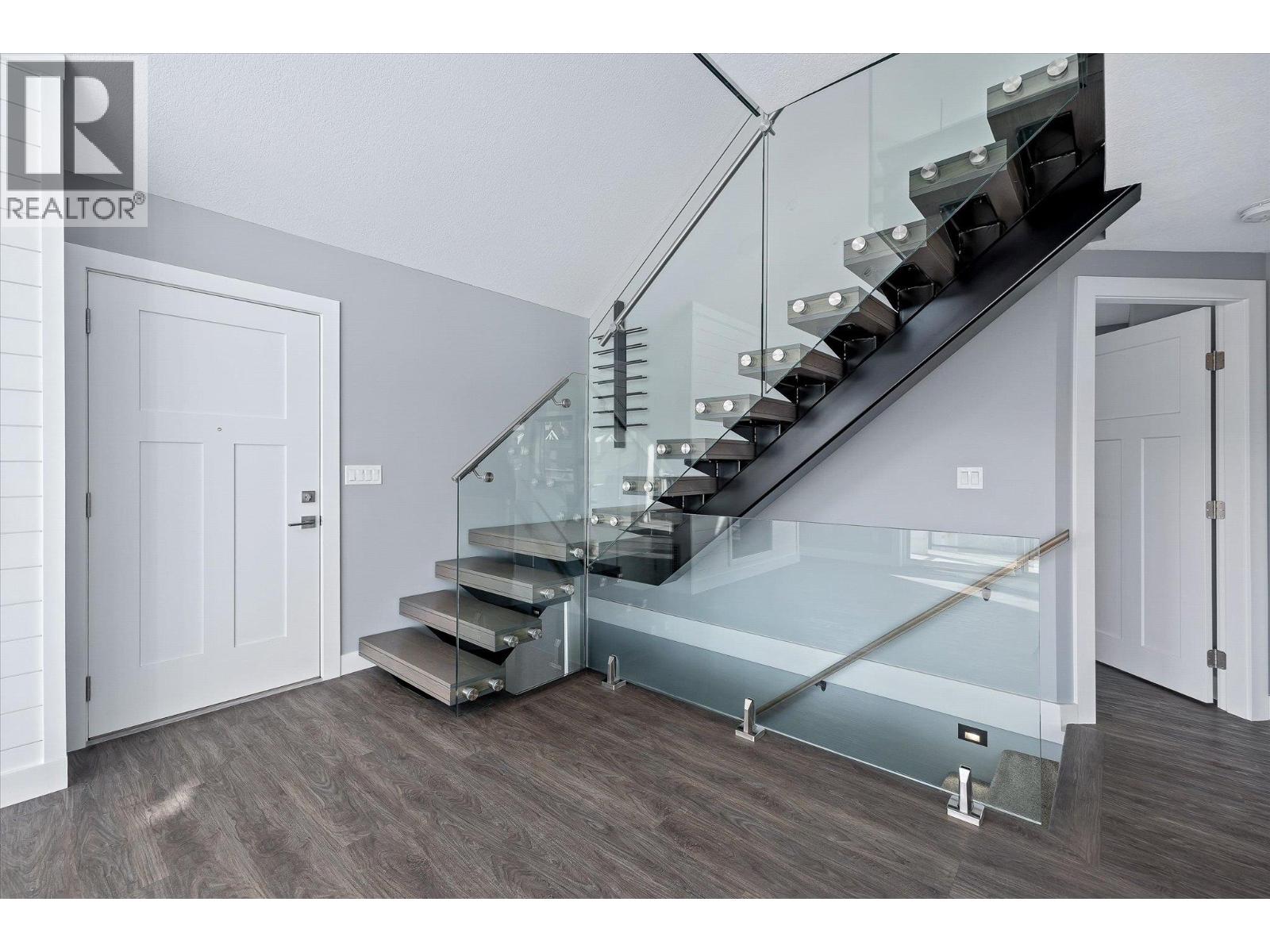 6842 Madrid Way, Kelowna, British Columbia  V1Z 3R8 - Photo 36 - 10386935