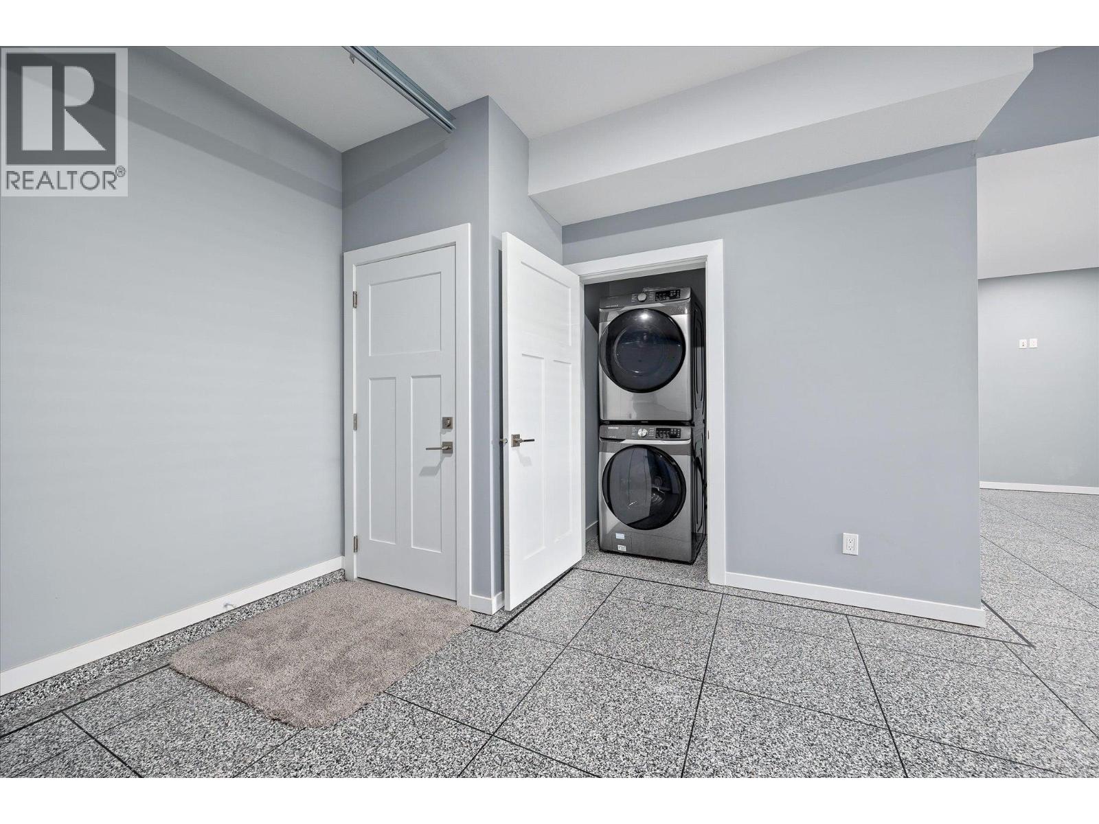6842 Madrid Way, Kelowna, British Columbia  V1Z 3R8 - Photo 37 - 10386935