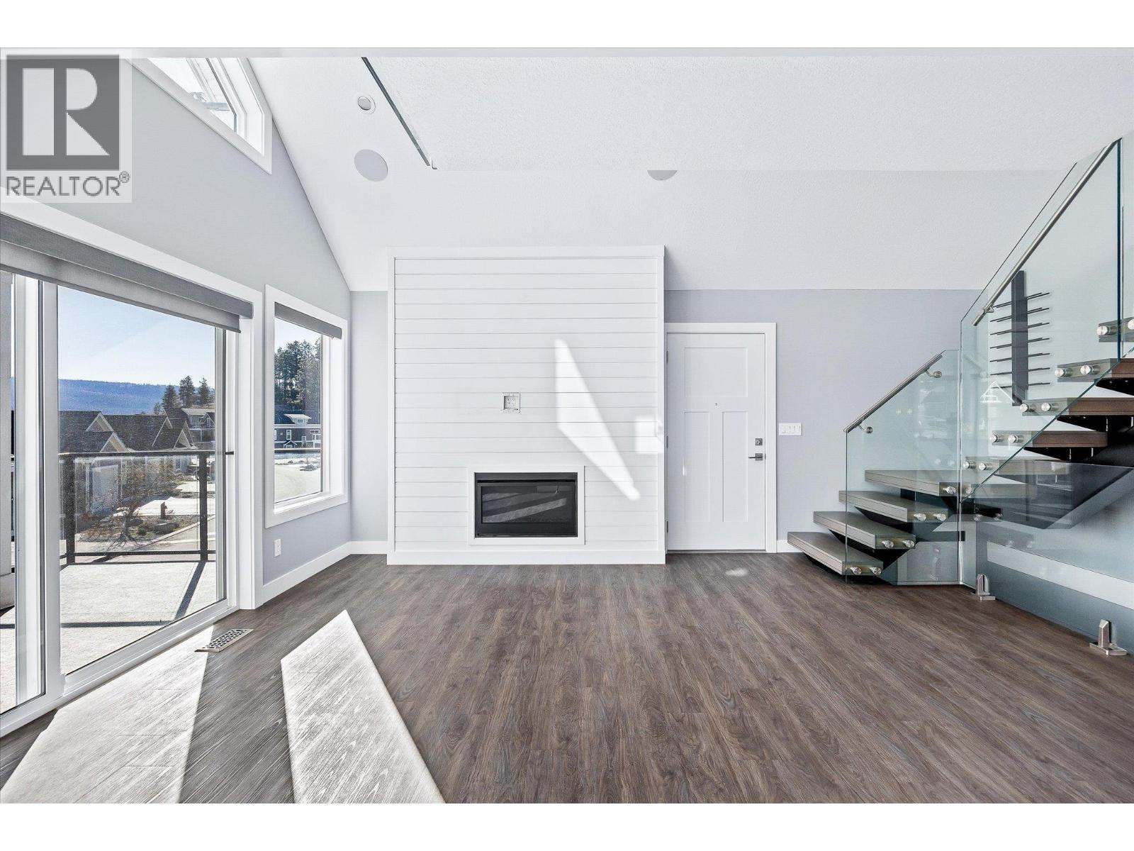 6842 Madrid Way, Kelowna, British Columbia  V1Z 3R8 - Photo 5 - 10386935