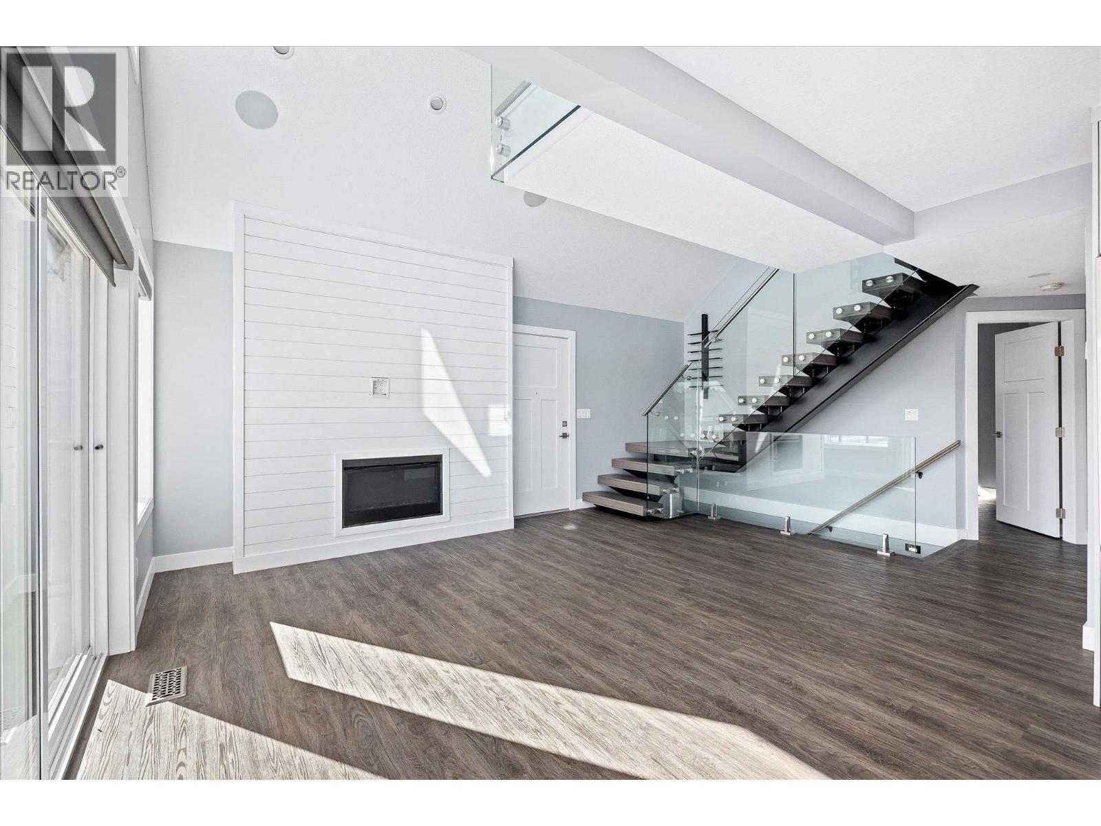 6842 Madrid Way, Kelowna, British Columbia  V1Z 3R8 - Photo 6 - 10386935