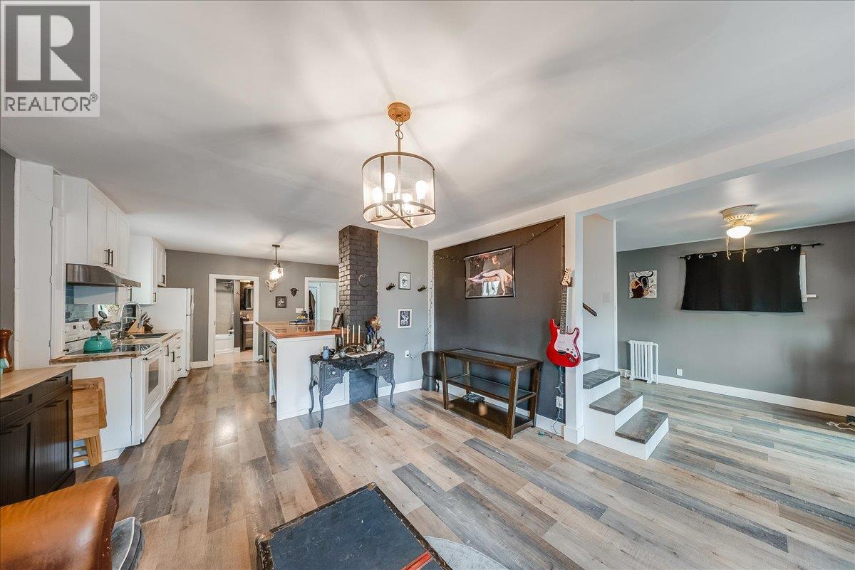 1430 Third Avenue, Trail, British Columbia  V1R 1P6 - Photo 15 - 10386881