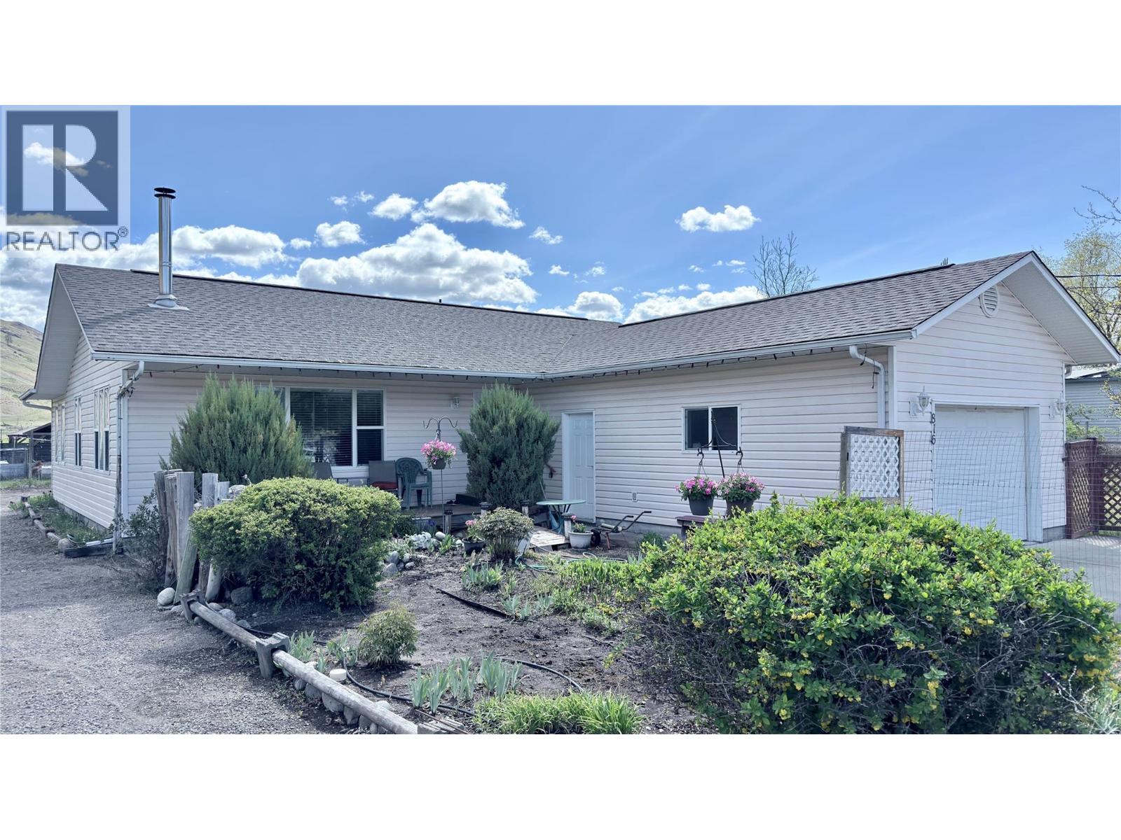 816 Division Street, midway, British Columbia