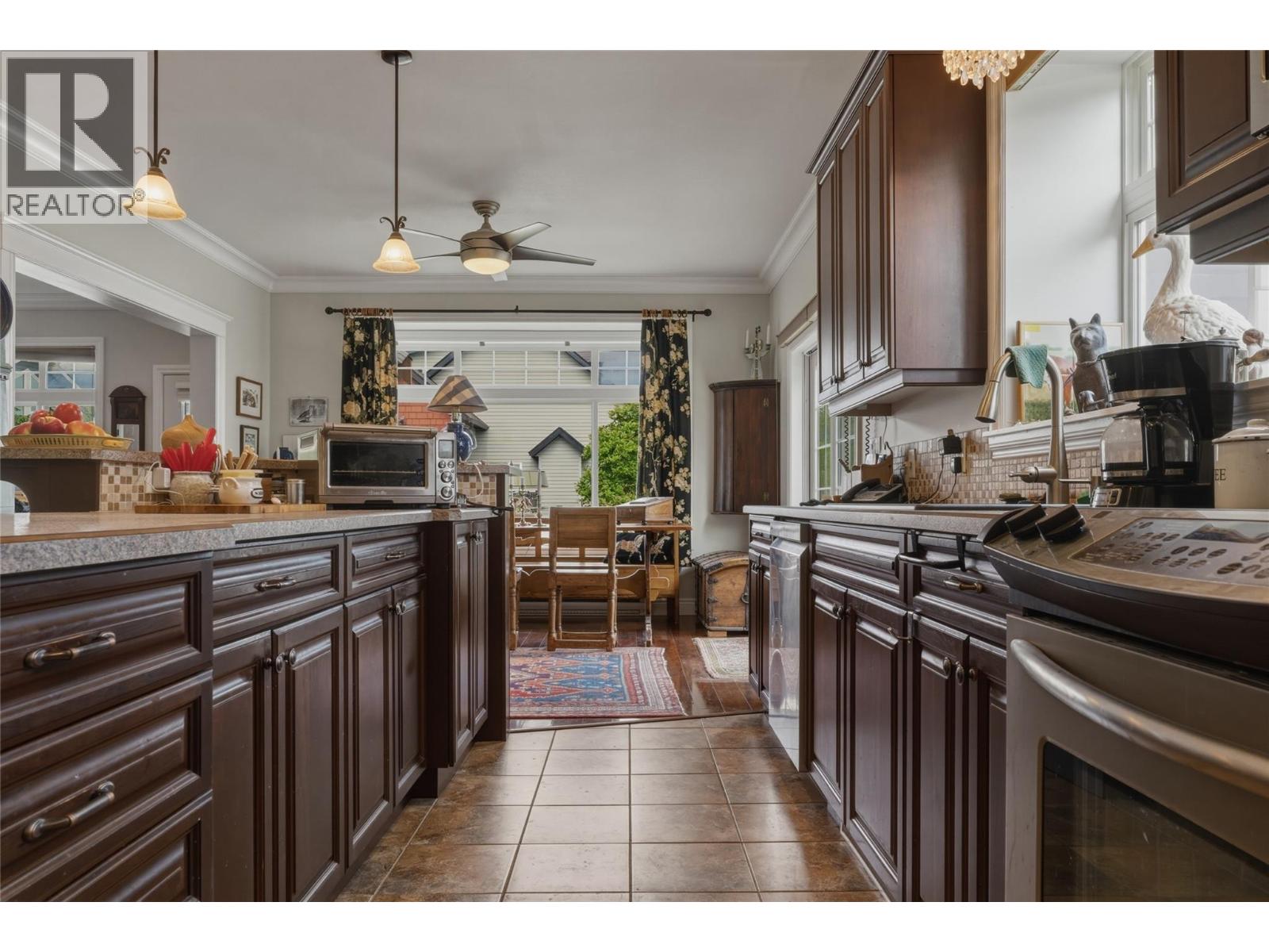 240 Grouse Avenue, Vernon, British Columbia  V1H 2A1 - Photo 4 - 10386729