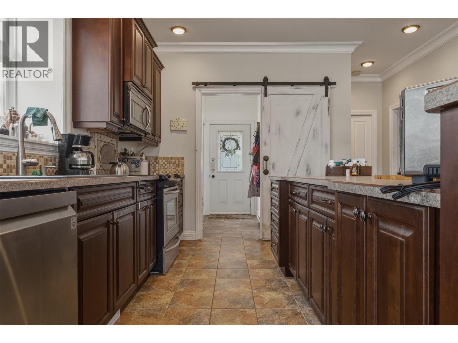 240 Grouse Avenue, Vernon, British Columbia  V1H 2A1 - Photo 5 - 10386729