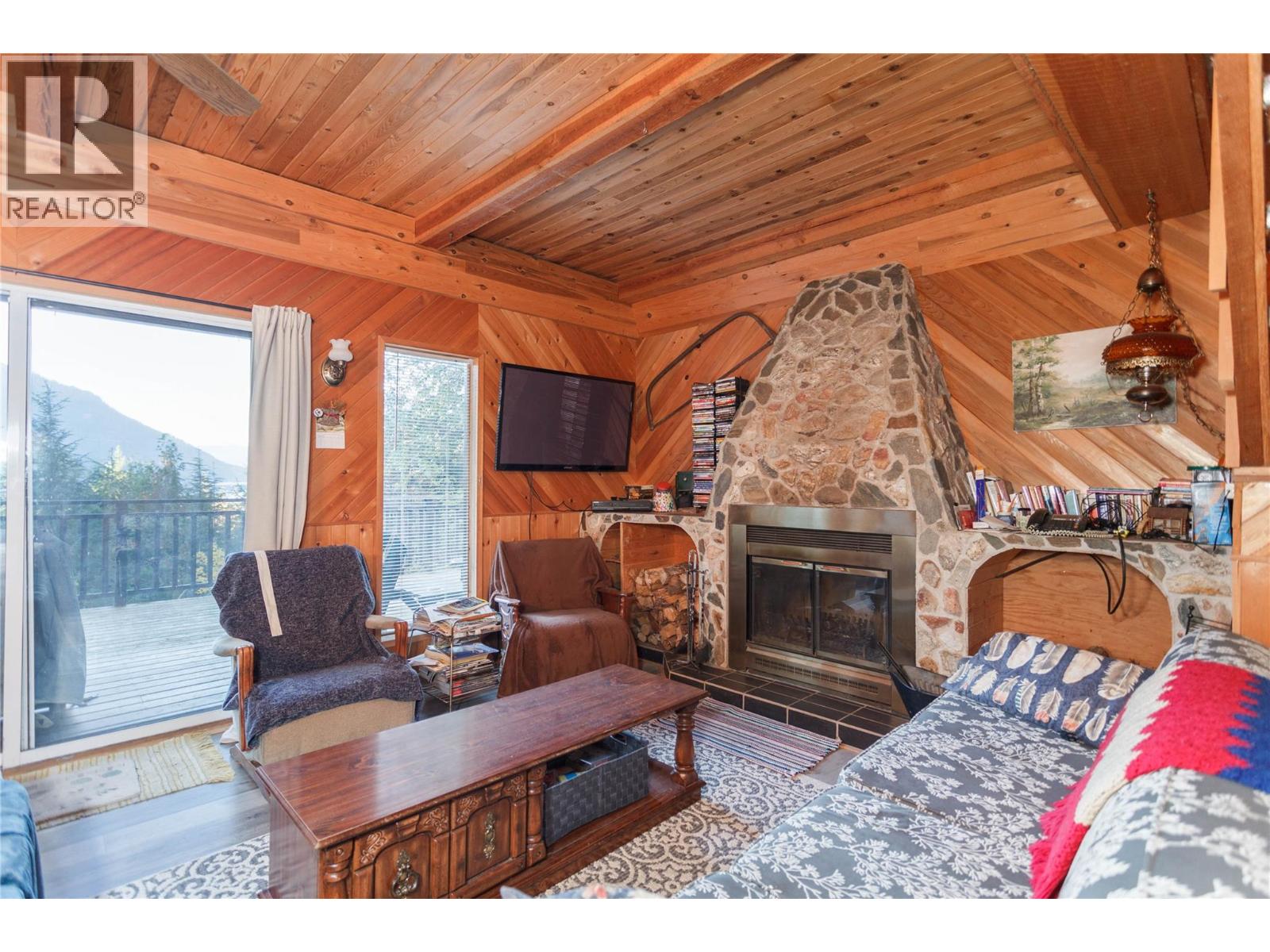 3217 Lumby Mabel Lake Road, Lumby, British Columbia  V0E 2G6 - Photo 15 - 10387162
