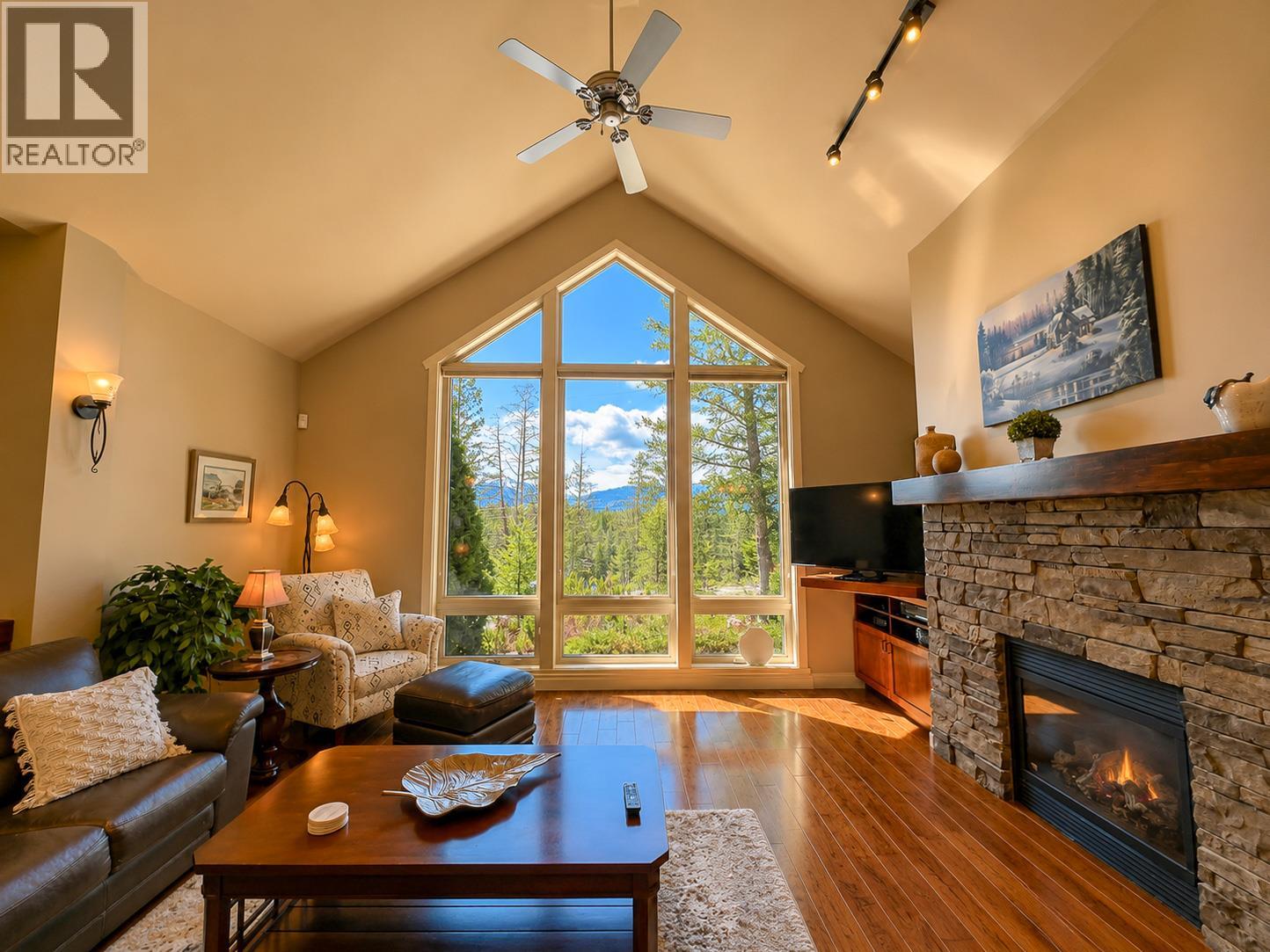 8128 Duby Road, Radium Hot Springs, British Columbia  V0A 1M0 - Photo 2 - 10387019