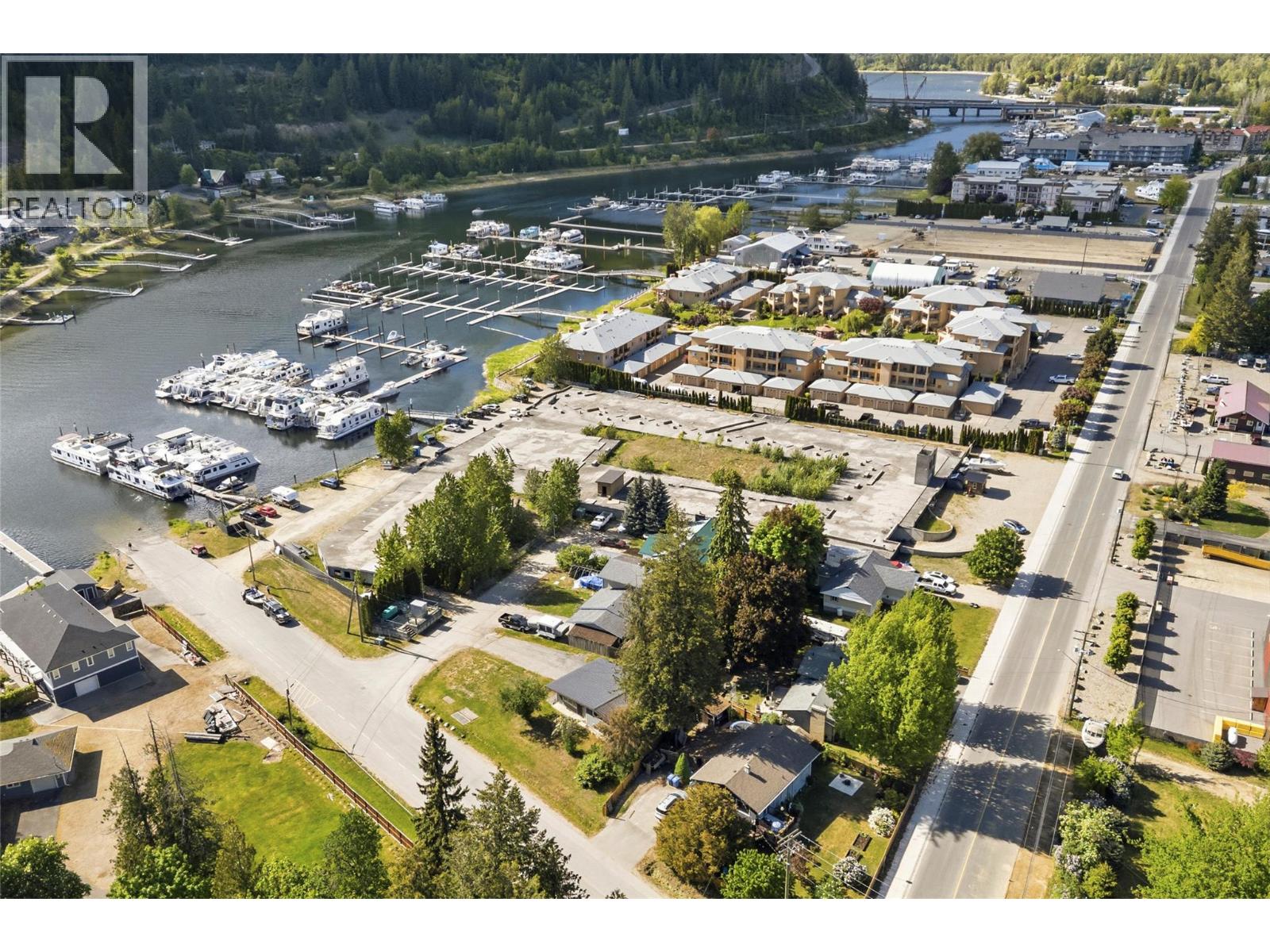 606 Riverside Avenue, Sicamous, British Columbia  V0E 2V0 - Photo 2 - 10386963