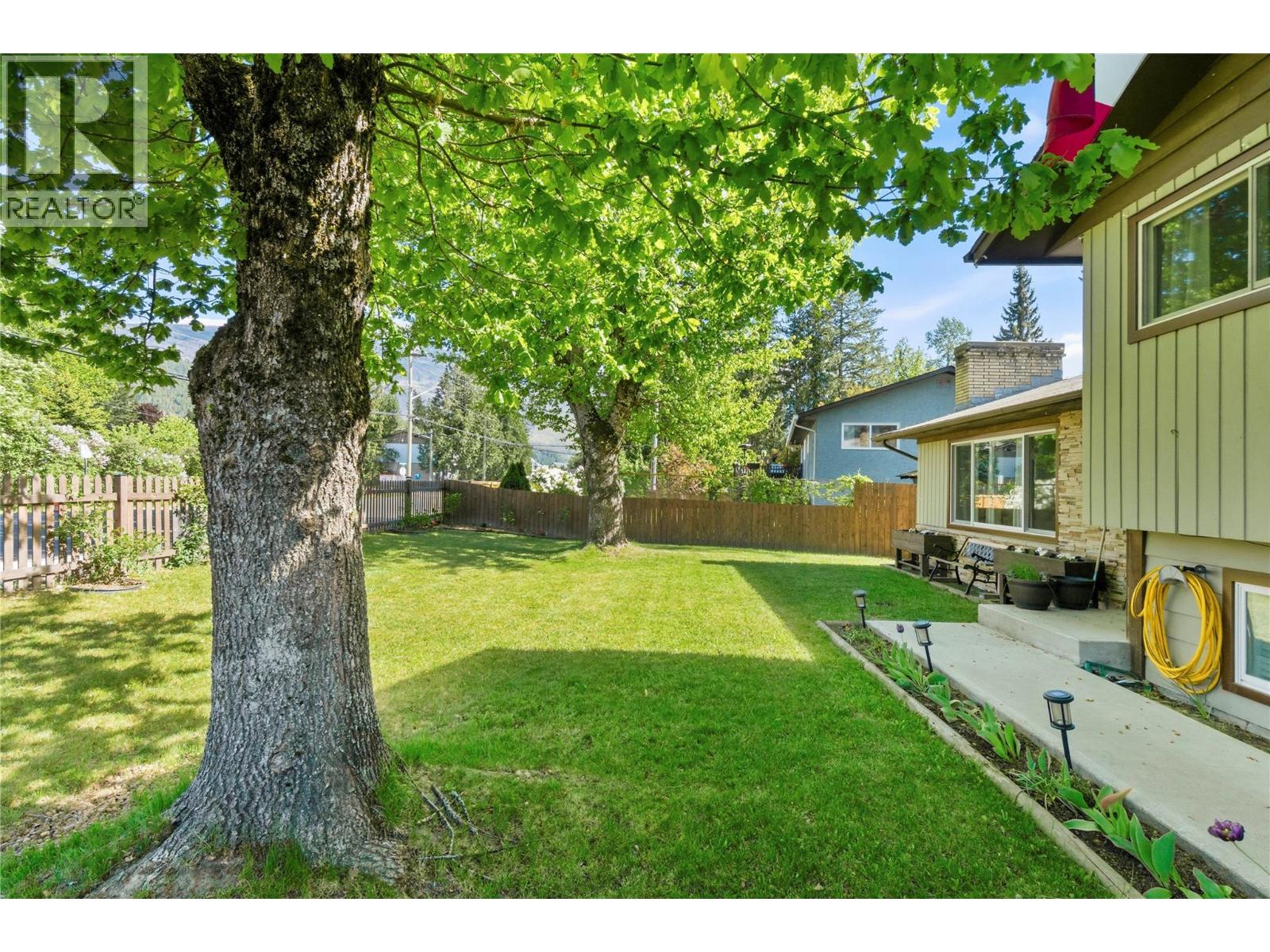 606 Riverside Avenue, Sicamous, British Columbia  V0E 2V0 - Photo 3 - 10386963