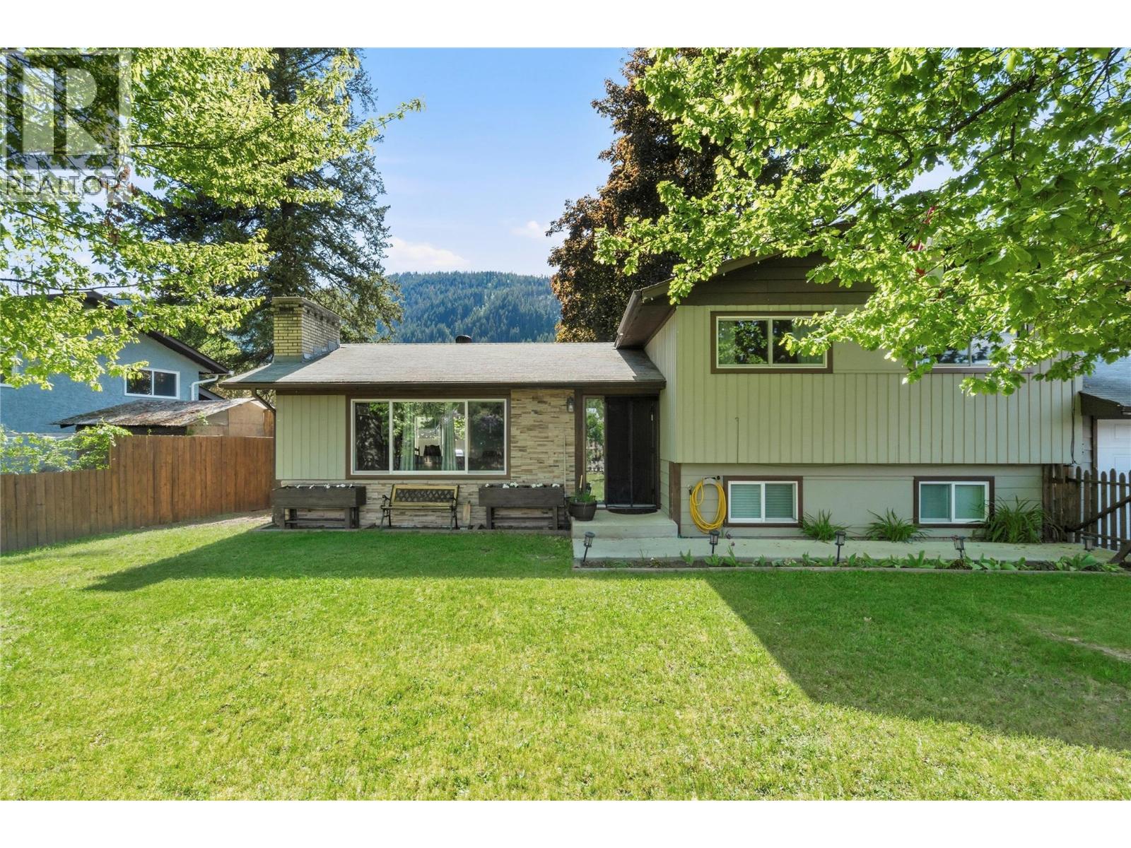 606 Riverside Avenue, Sicamous, British Columbia  V0E 2V0 - Photo 40 - 10386963