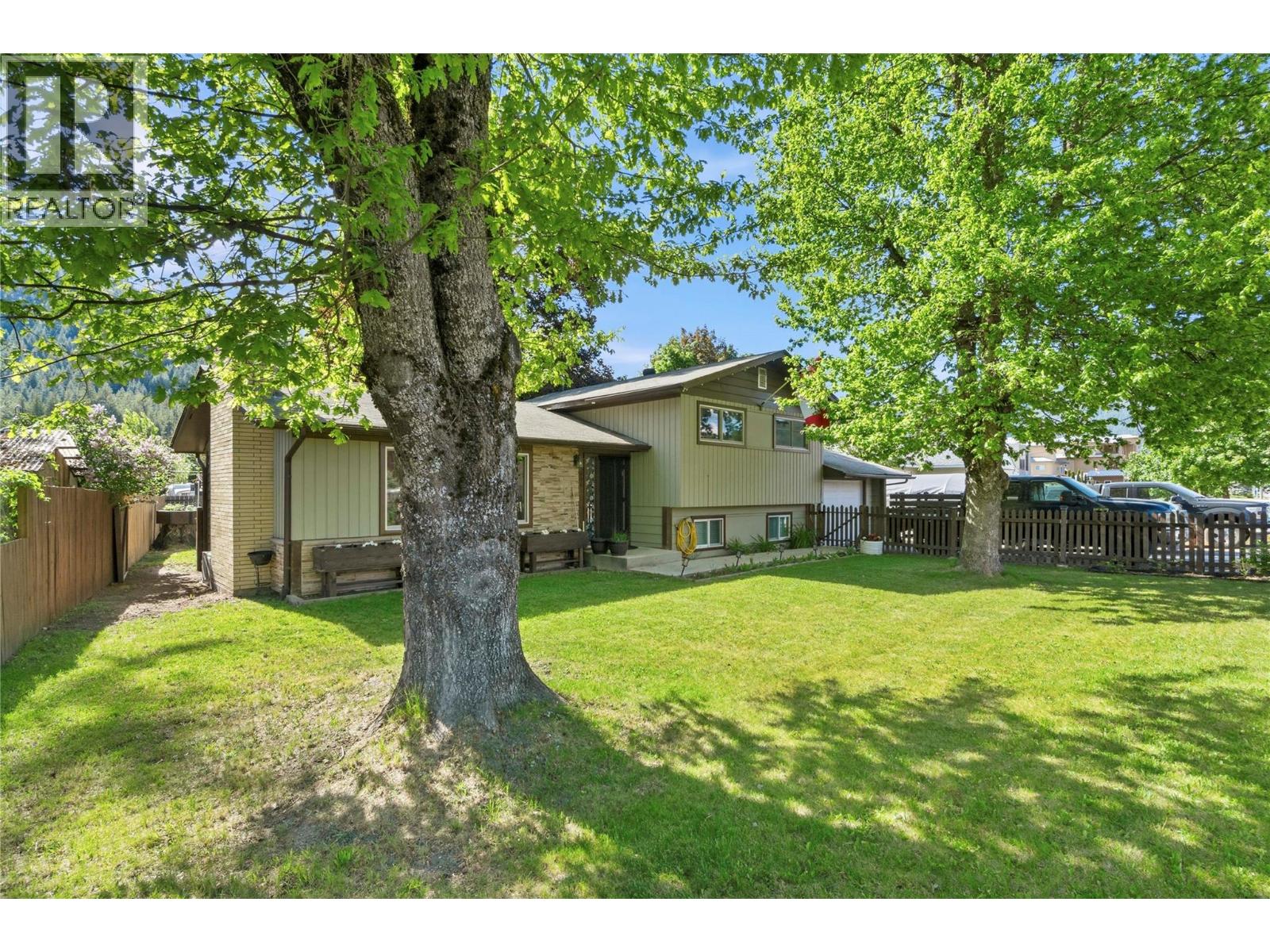 606 Riverside Avenue, Sicamous, British Columbia  V0E 2V0 - Photo 5 - 10386963