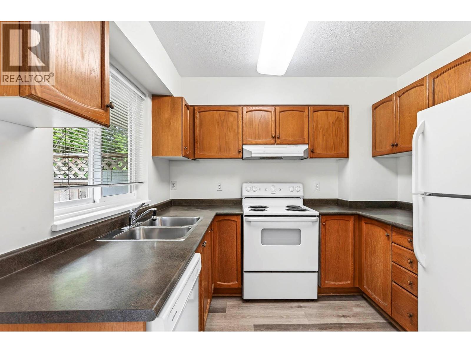 2050 Qu'appelle Boulevard Unit# 15, Kamloops, British Columbia  V2E 2R4 - Photo 11 - 10386863