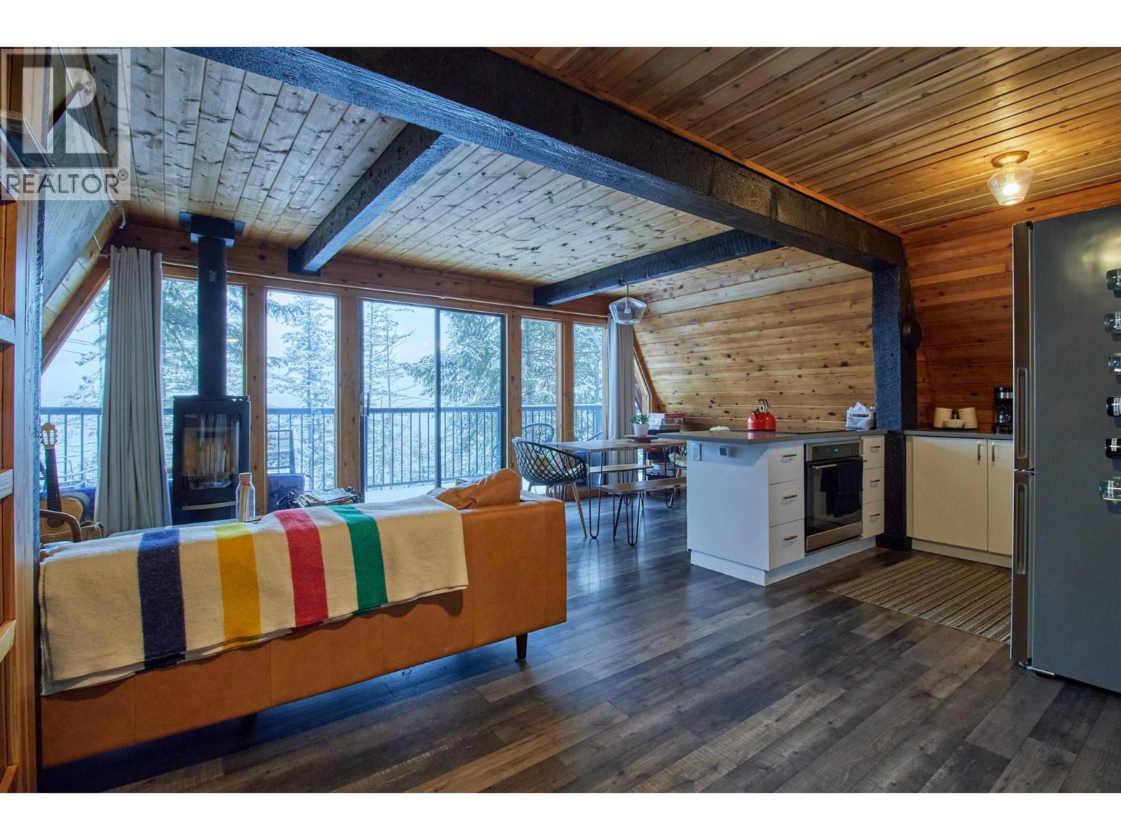 5123 Squilax Anglemont Road, Celista, British Columbia  V0E 1M6 - Photo 10 - 10386118