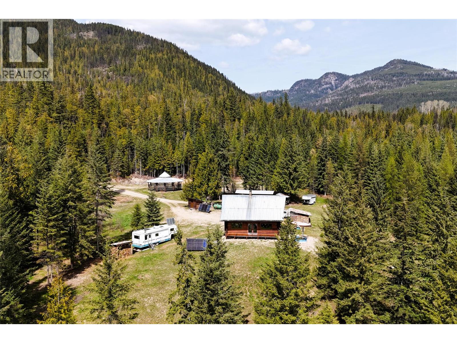 1425 Bobbie Burns Road, Lumby, British Columbia  V0E 2C4 - Photo 2 - 10387177