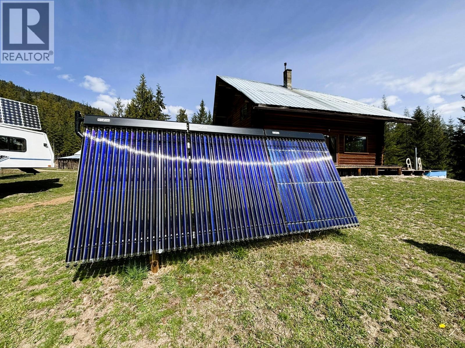 1425 Bobbie Burns Road, Lumby, British Columbia  V0E 2C4 - Photo 8 - 10387177
